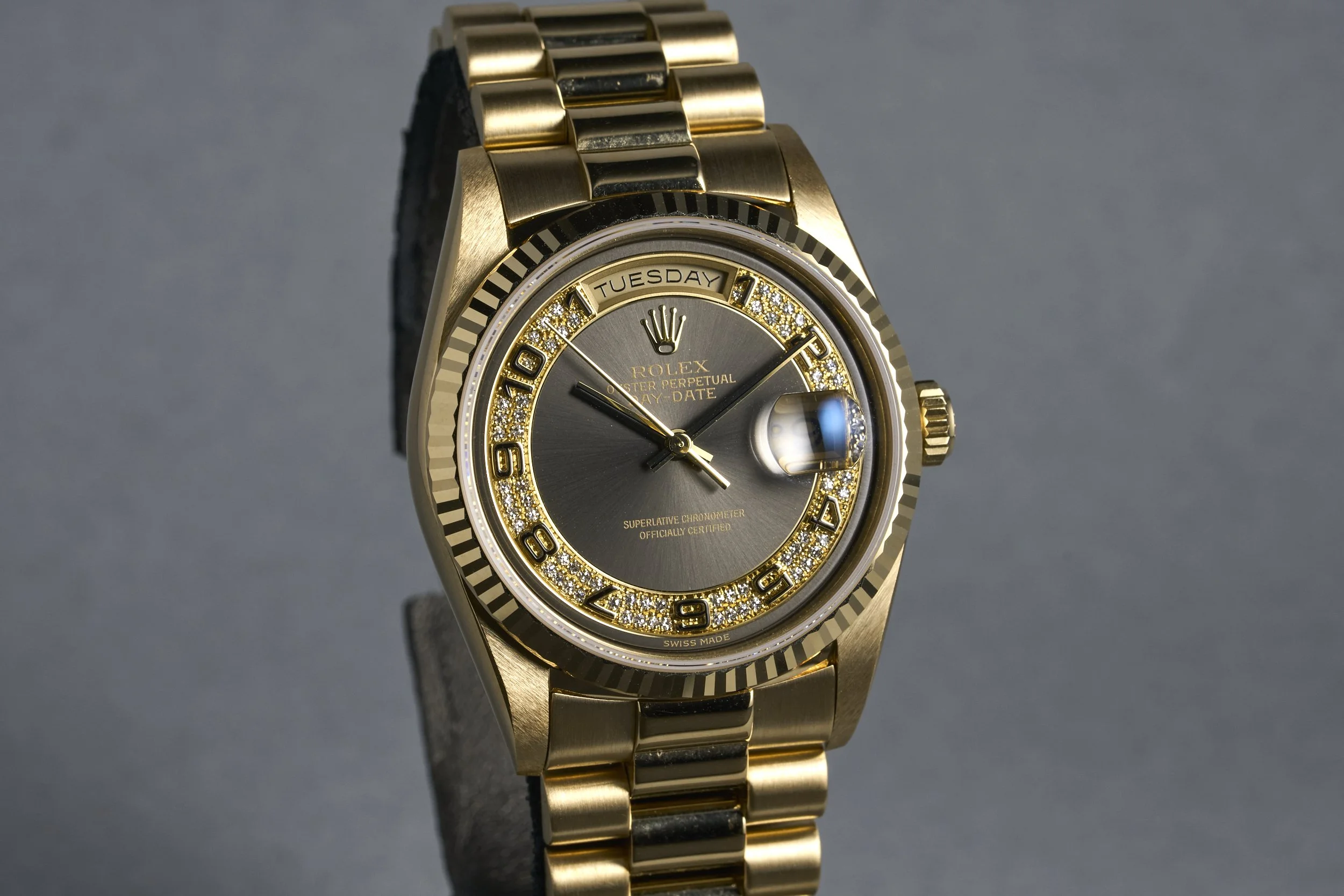 rolex-daydate.yellowgold.rscpapers-18238-arabic.myriad.dial-1988.L-oysterpalace-OP2283-02.jpg