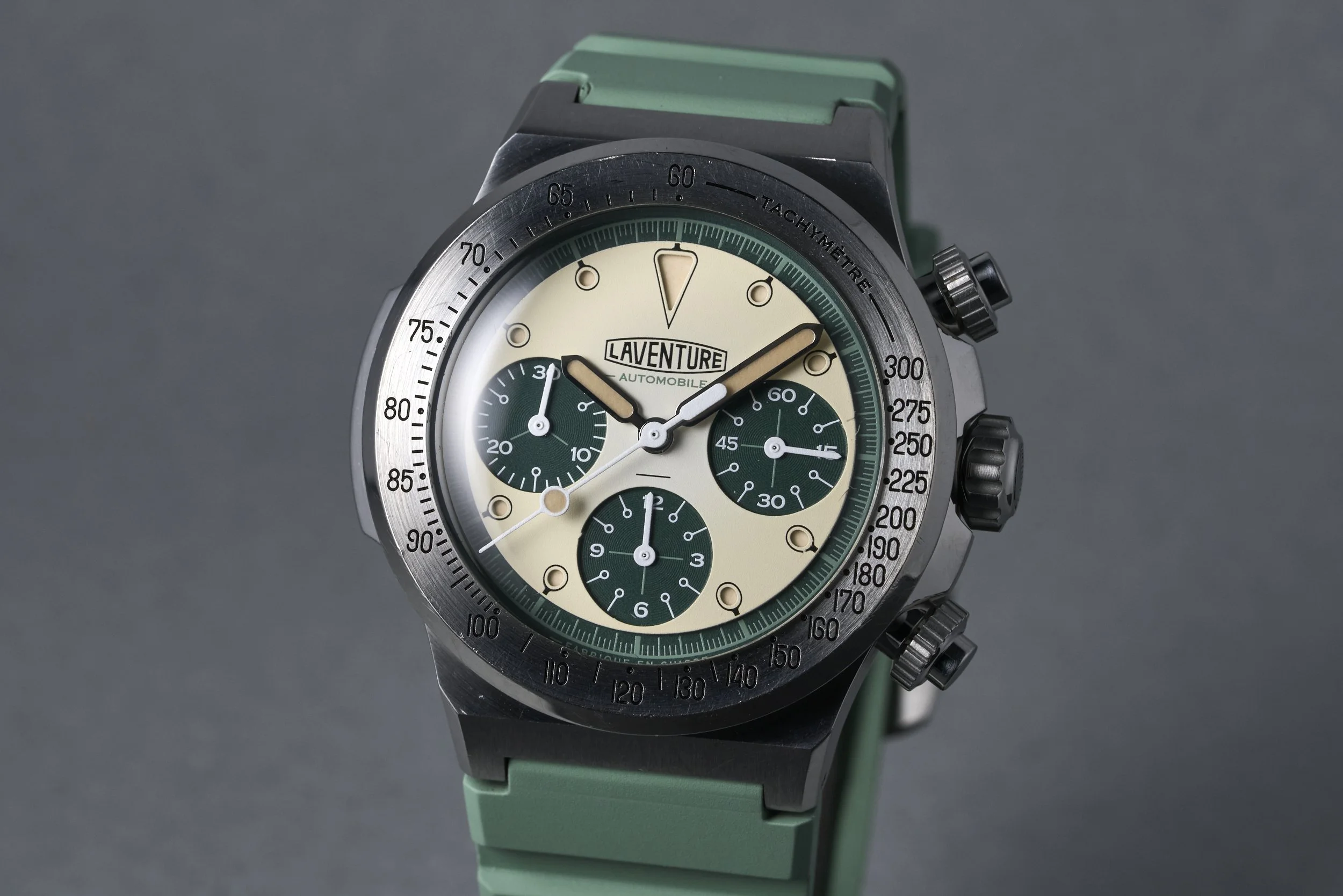 laventure-automobile.boxpapers-chrono-white.dial-2023-oysterpalace-OP2308-03.jpg