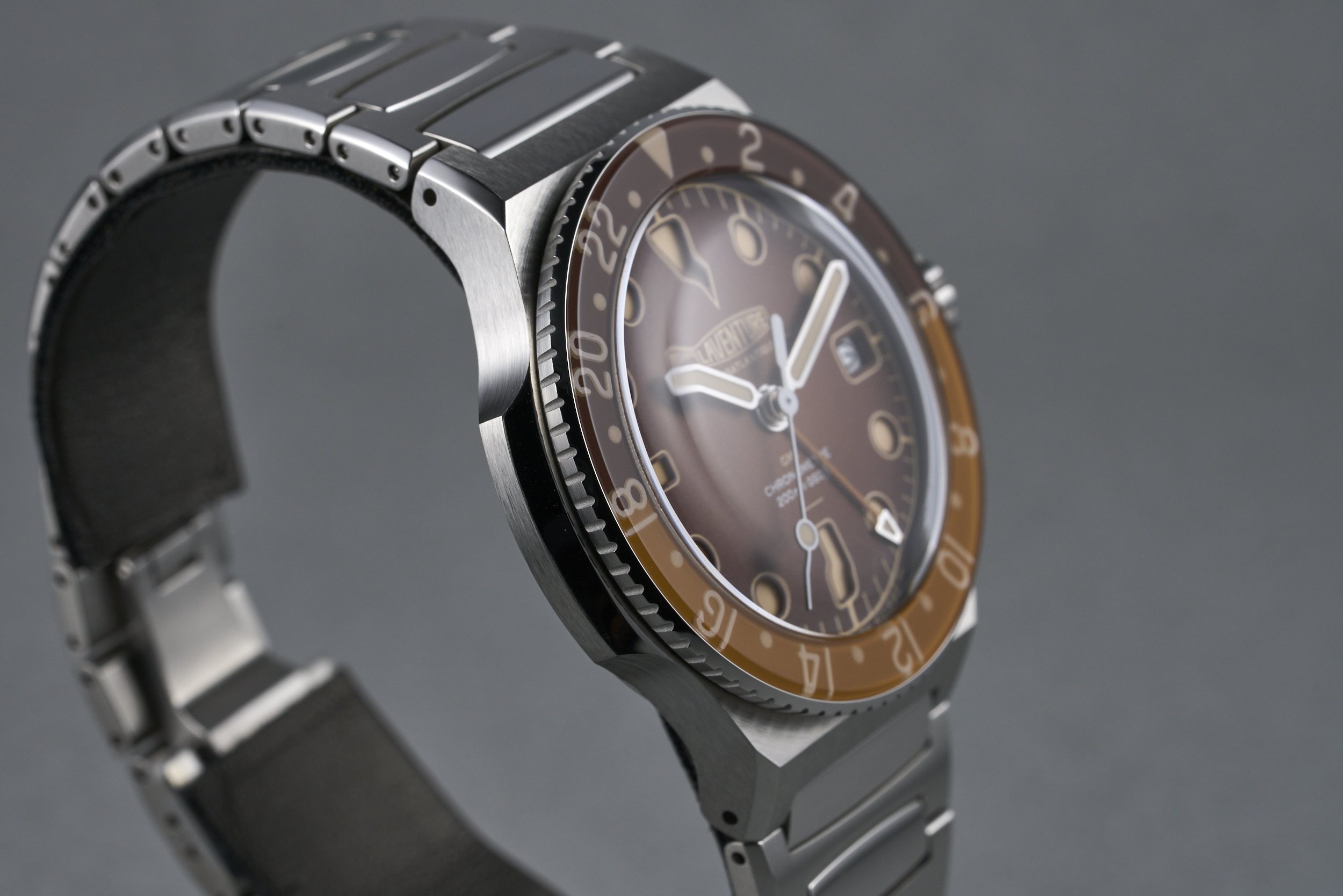laventure-transatlantiqueII.boxpapers-gmt-brown.dial-2025-oysterpalace-OP2160-05.jpg