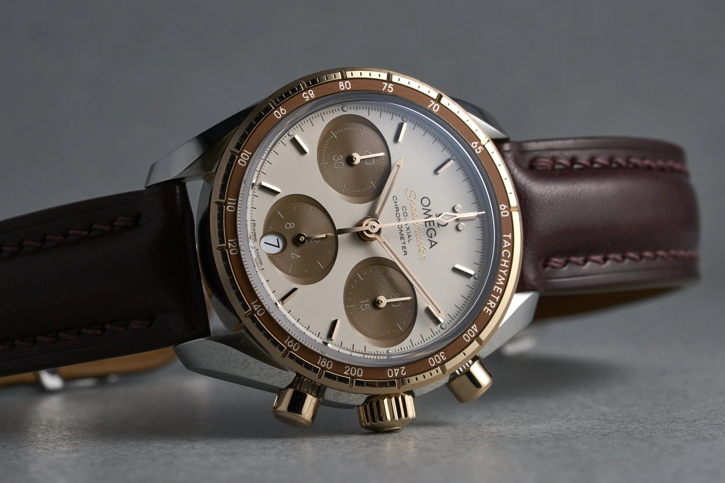omega-speedmaster.38.twotone.boxpaper-324.23.38.50.02.002-panda.dial-modern-oysterpalace-OP2180-12.jpg