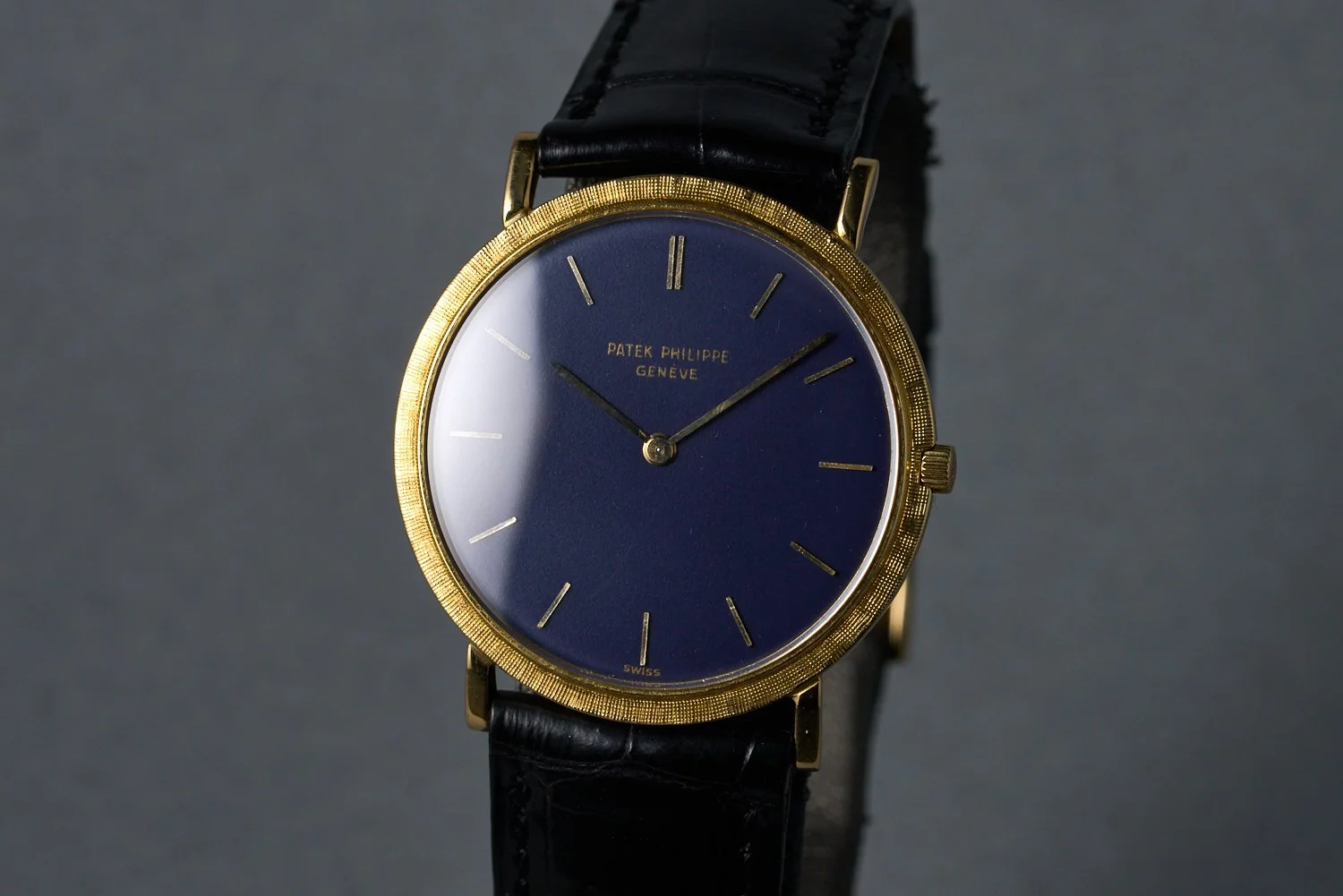 patekphilippe-calatrava.yellowgold-3498.2-blue.dial-1960s-oysterpalace-OP2226-03.jpg
