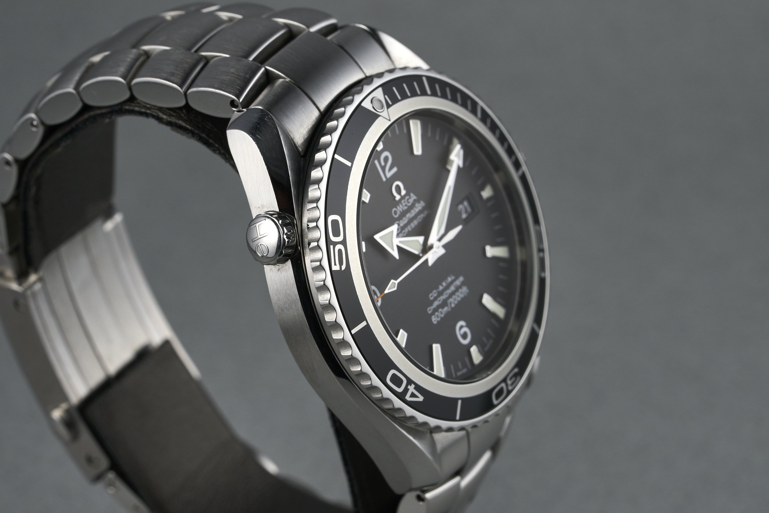 omega-seamaster.planet.ocean.boxpapers-2200.50-black.dial-2011-oysterpalace-OP2264-05.jpg