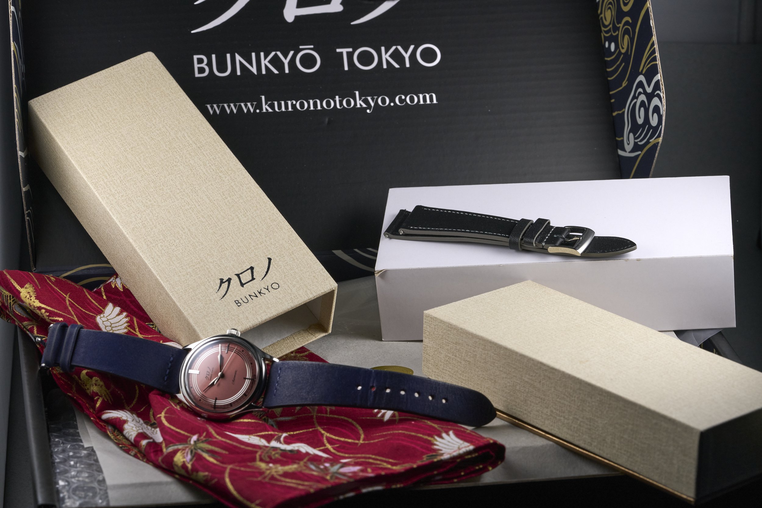 kuronotokyo-tokyo.toki.box-toki-salmon.dial-2021-oysterpalace-OP2150-08.jpg