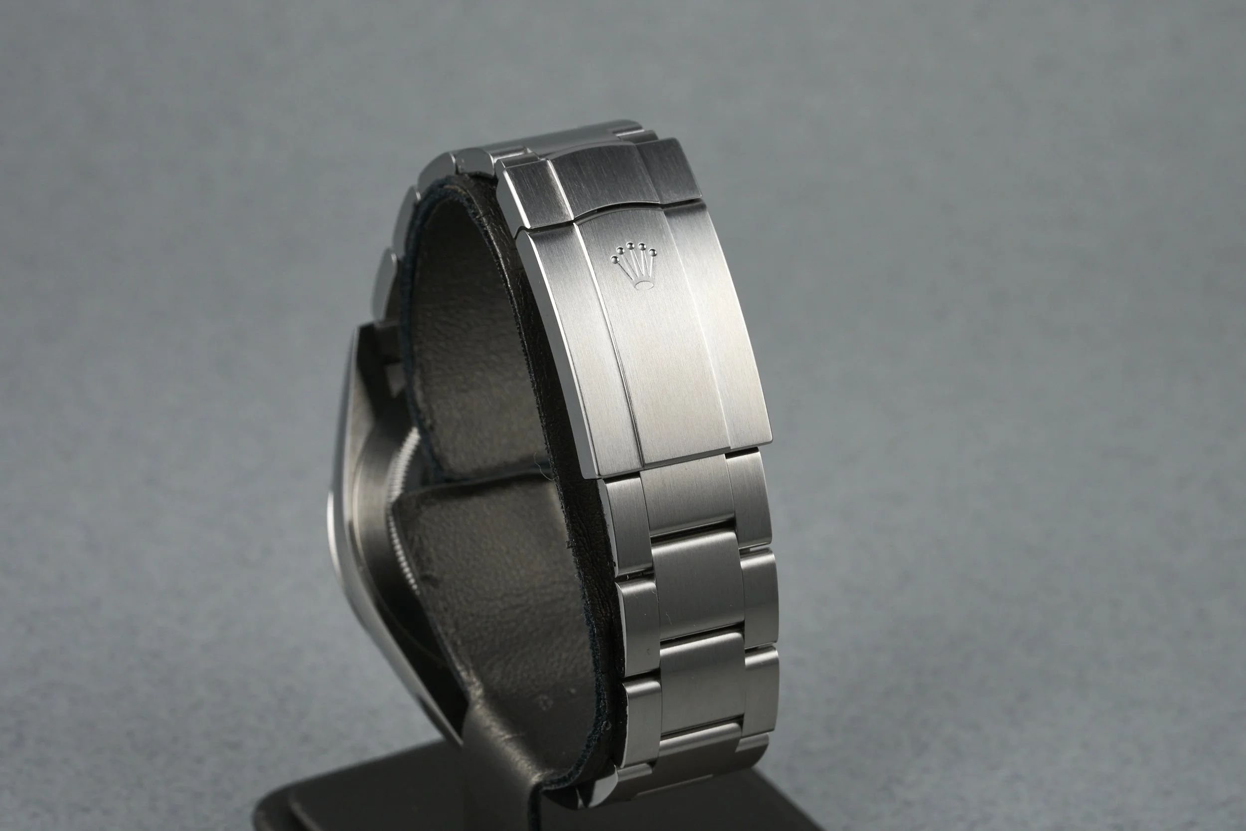rolex-oysterperpetual.boxpapers-134300-beige.dial-2025-oysterpalace-OP2204-07.jpg
