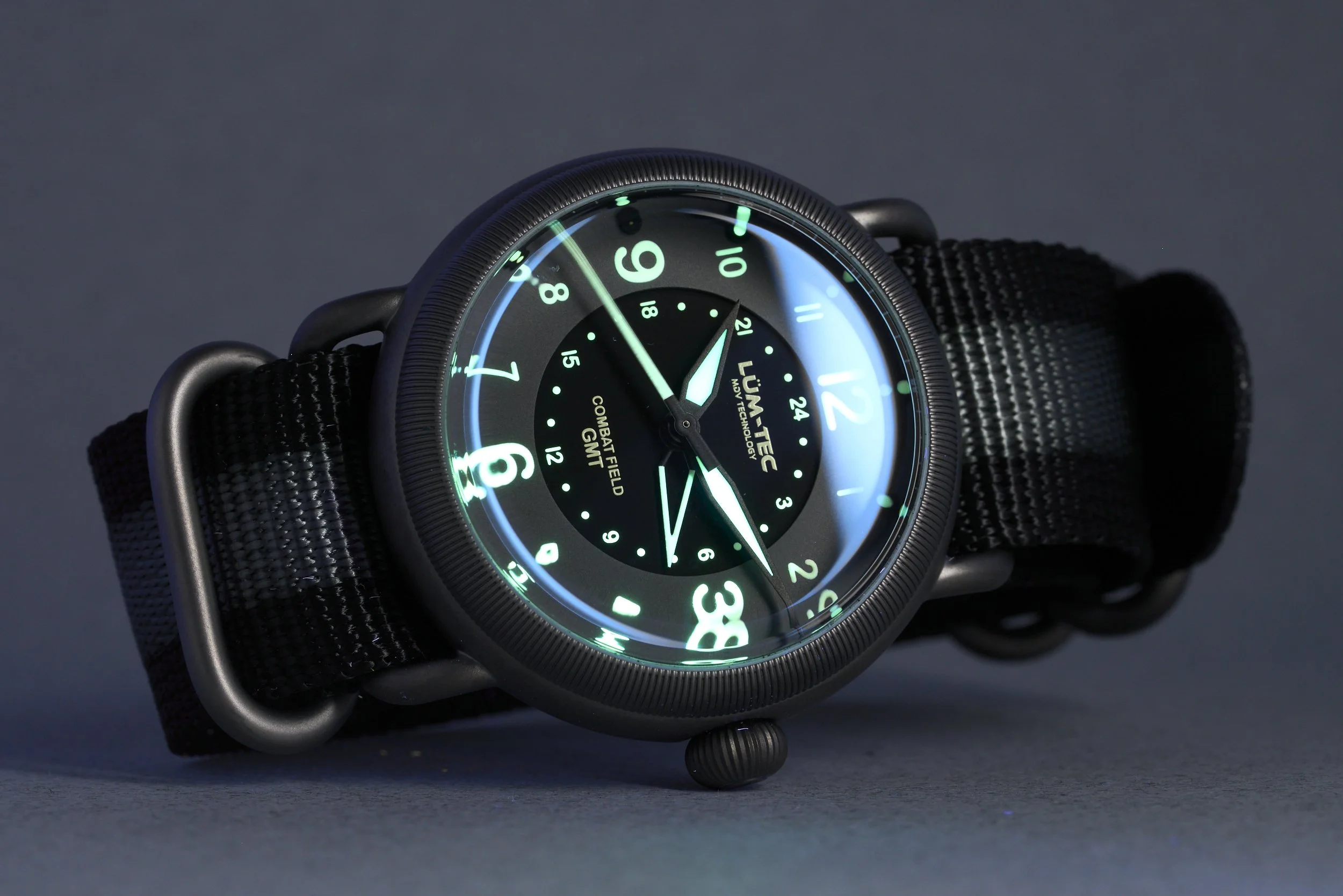 lumtec-combat.field.boxpapers-X6-black.dial-12020s-oysterpalace-OP2184-09.jpg
