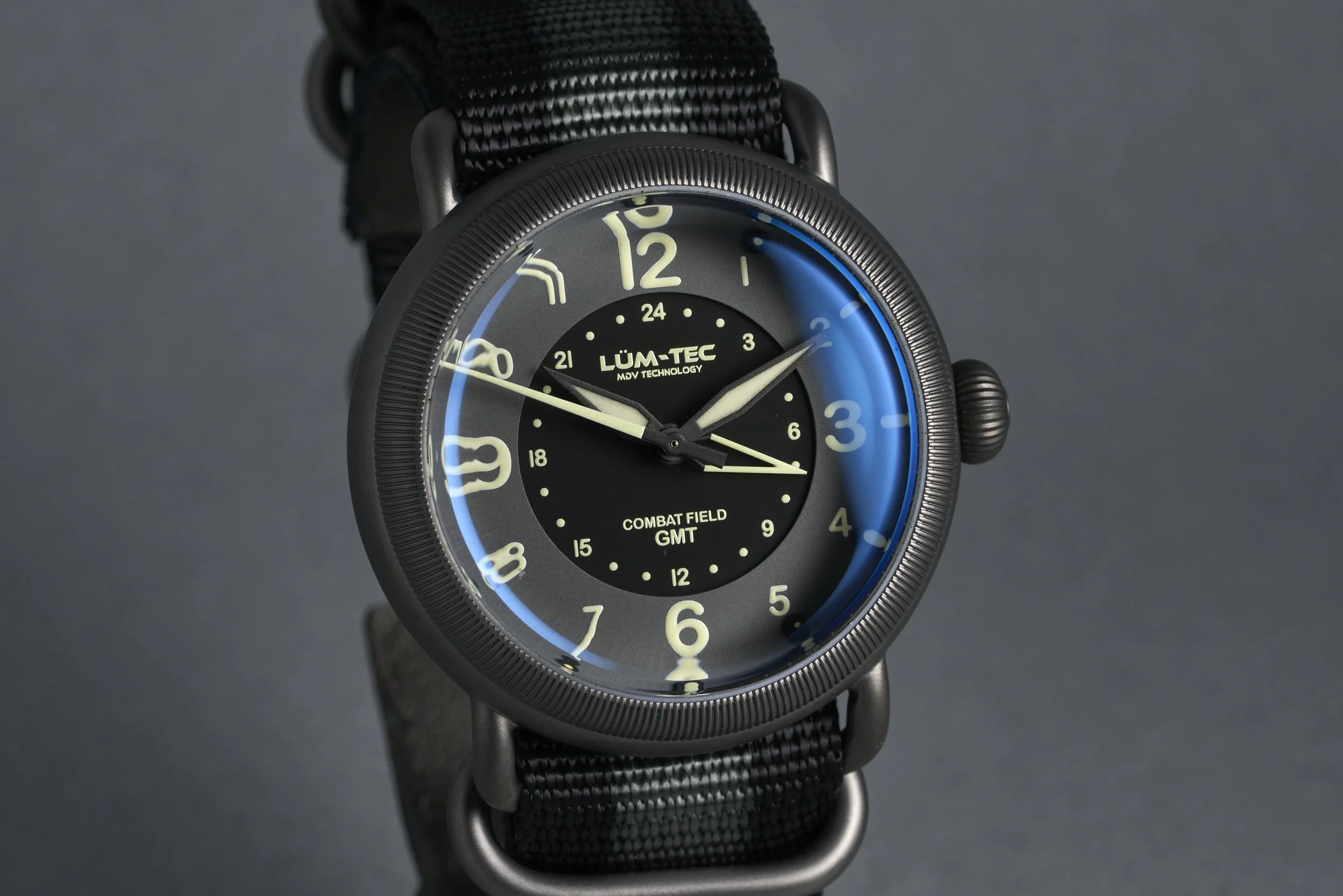 lumtec-combat.field.boxpapers-X6-black.dial-12020s-oysterpalace-OP2184-02.jpg