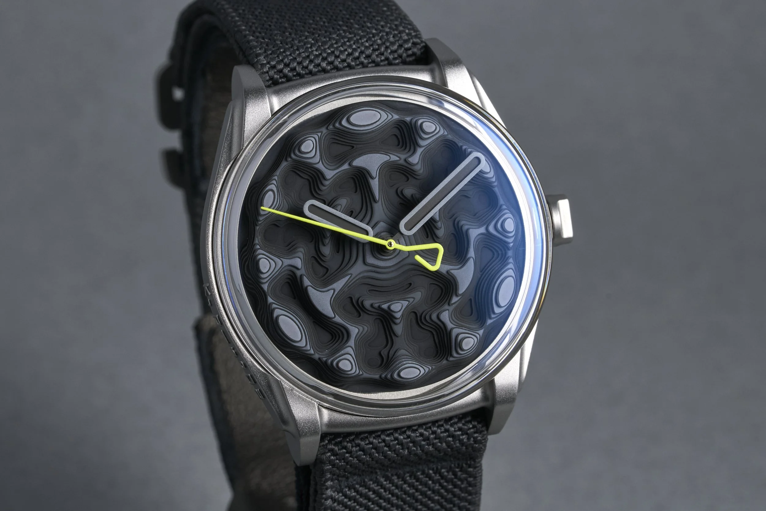 Kollokium-projekt02.boxpapers-variantB-black.dial-2026-oysterpalace-OP2330-02.jpg