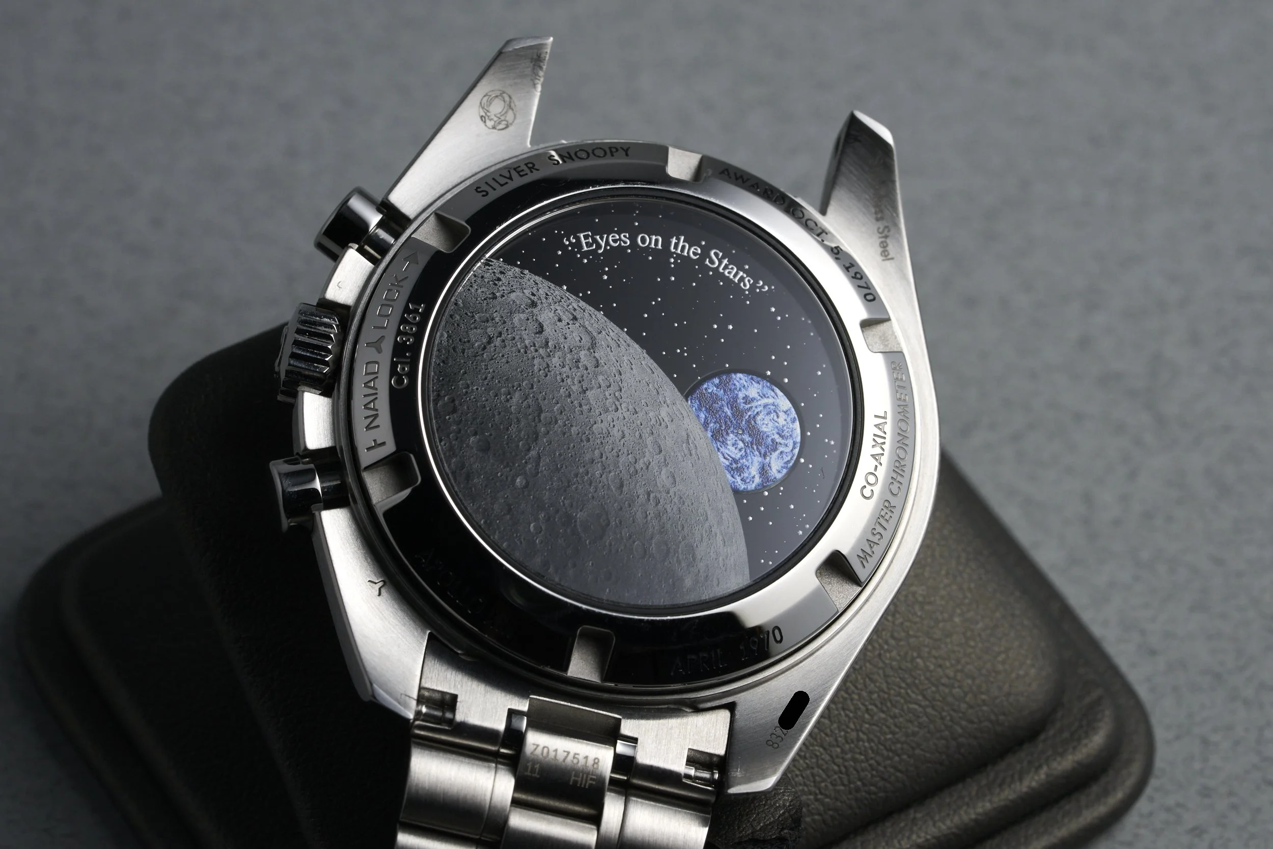 omega-speedmaster.boxpapers-310.32.42.50.02.001-silver.snoopy.50th.dial-2021-oysterpalace-OP2314-10.jpg
