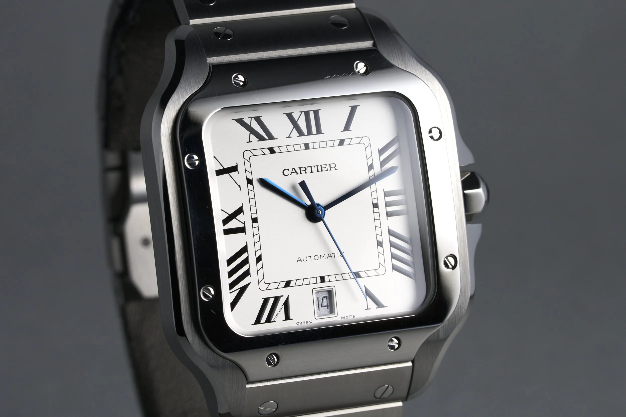 cartier-santos.large.boxpapers-WSSA0018-silver.dial-2022-oysterpalace-OP2278-04.jpg