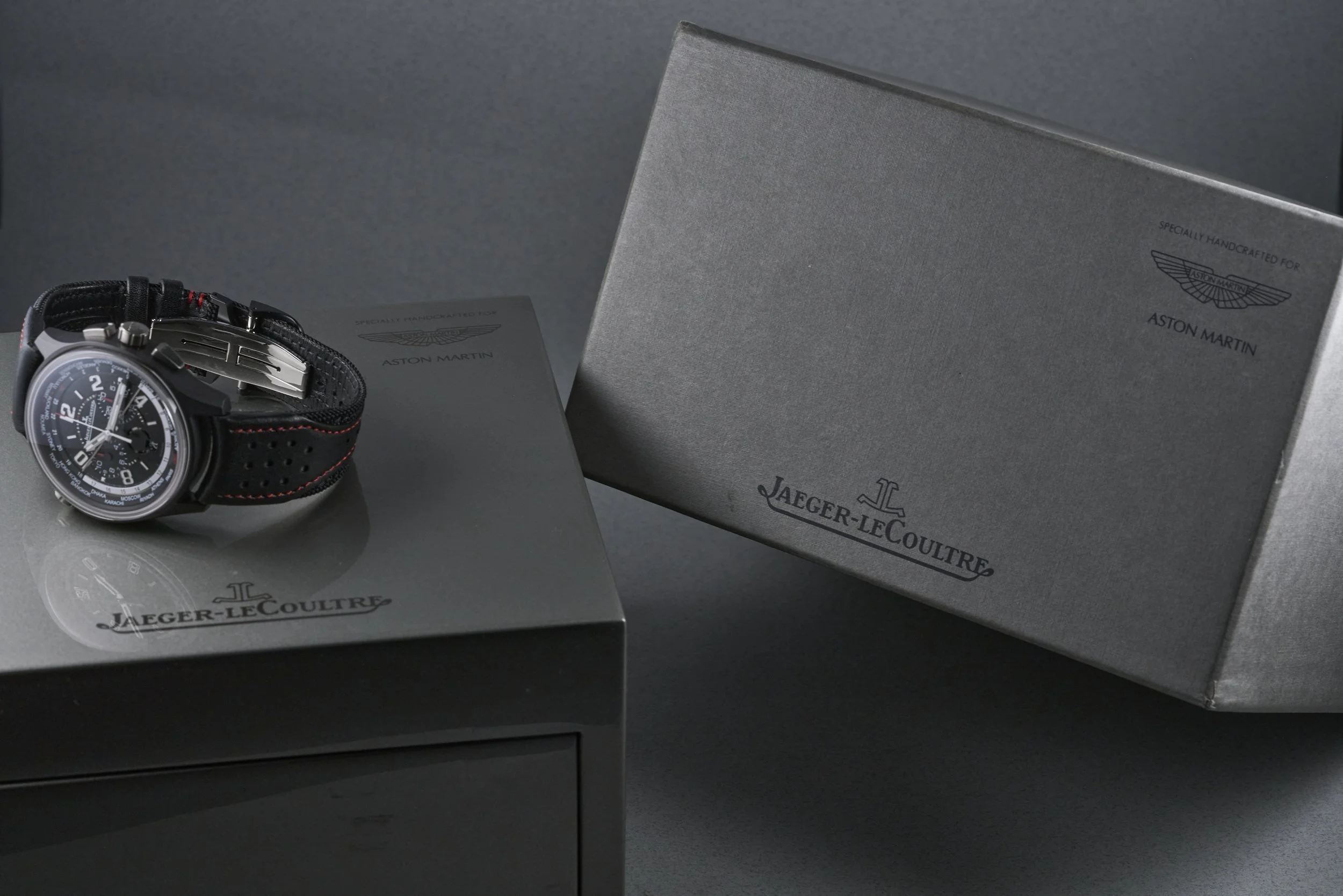 jlc-amvox5worldchronograph.boxpaper-193.a.c2-black.dial-2015-oysterpalace-OP2175-10.jpg