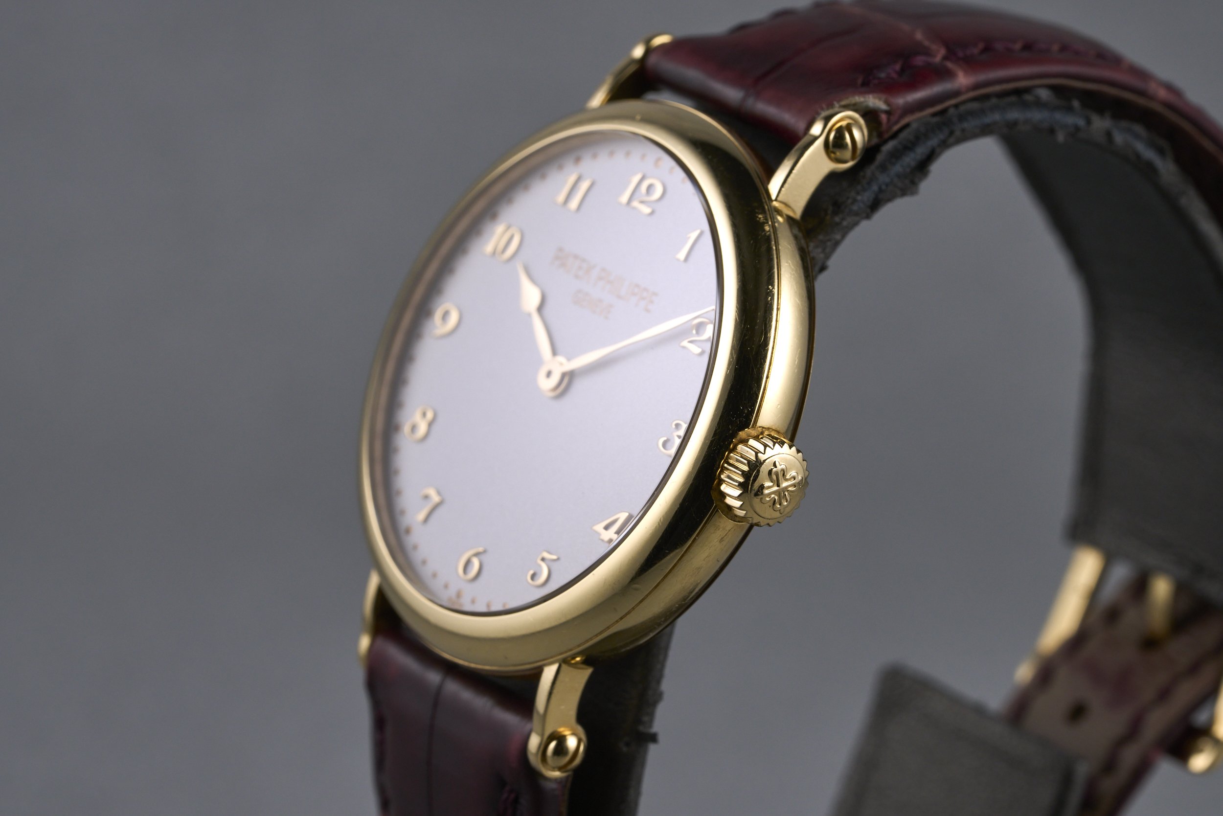 patek-calatrava.yellowgold-7200R-silver.dial-2010s-oysterpalace-OP2149-06.jpg