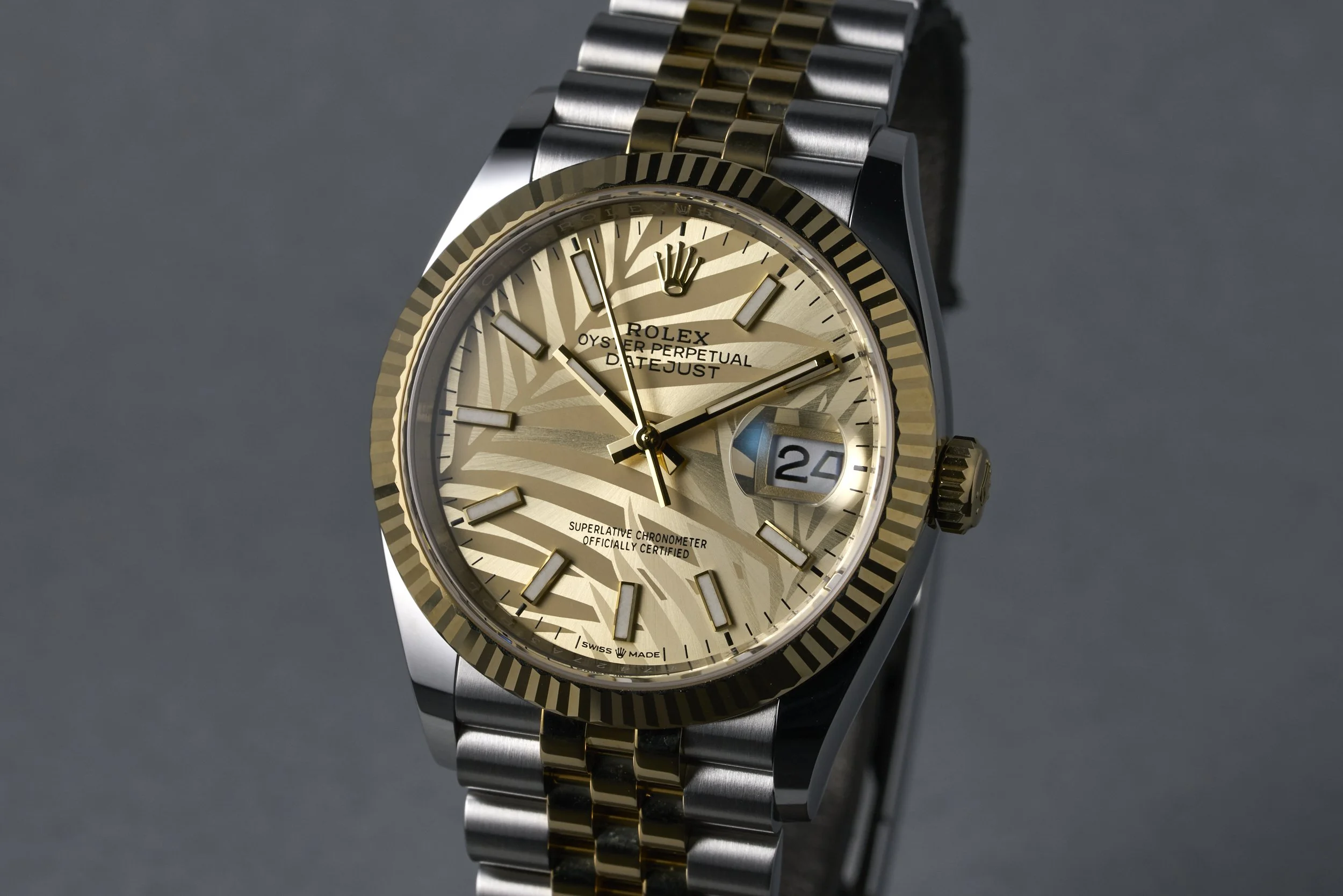 rolex-datejust.36.twotone.boxpapers-126233-champagne.palm.dial-2023-oysterpalace-OP2201-03.jpg