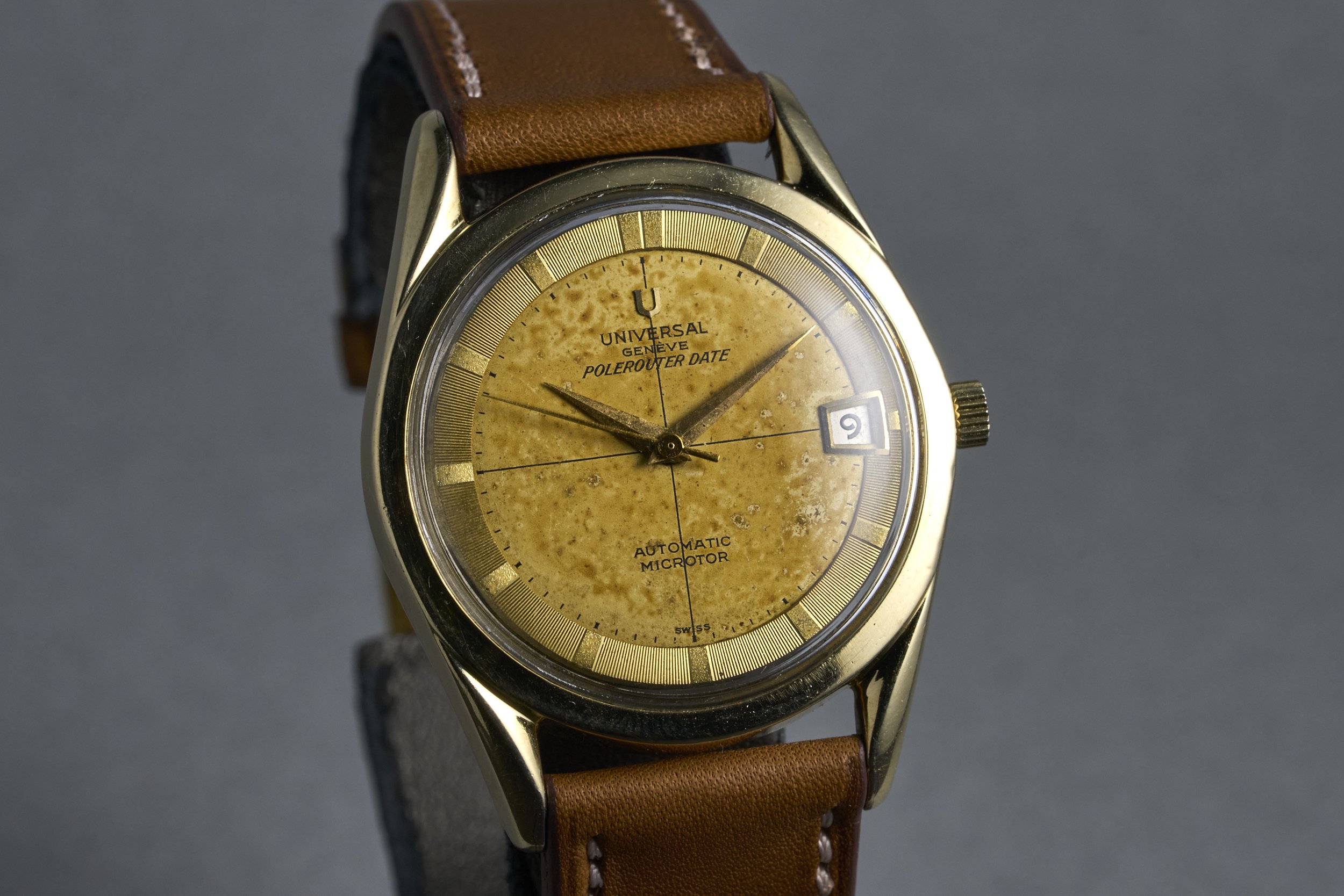 universalgeneve-polerouter.date.goldcap-204504.4-champagne.dial-1950s-oysterpalace-OP2195-02.jpg