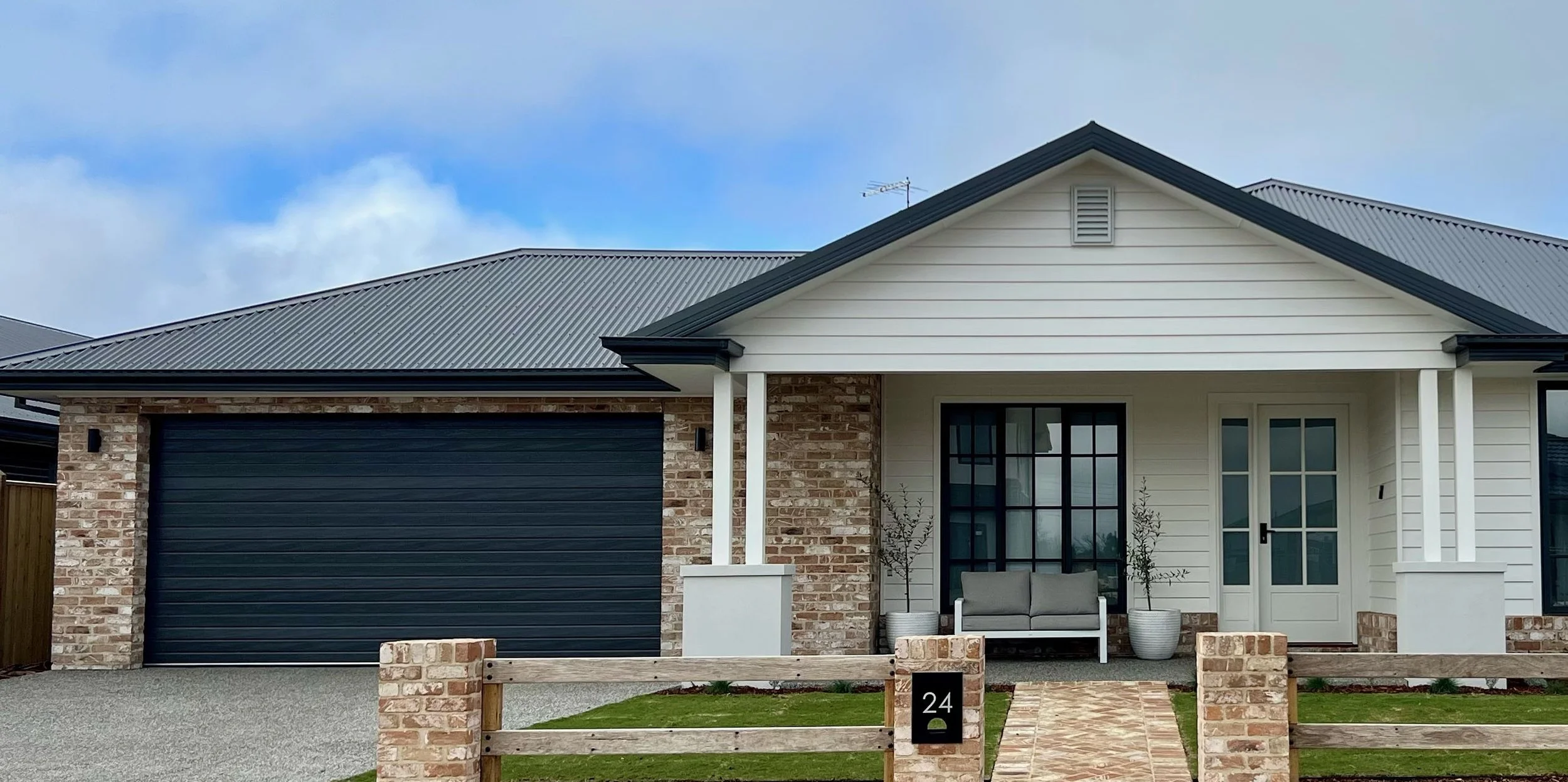 HELLO_COLOUR_SPOTS_HOUSE_EXTERIOR.jpg