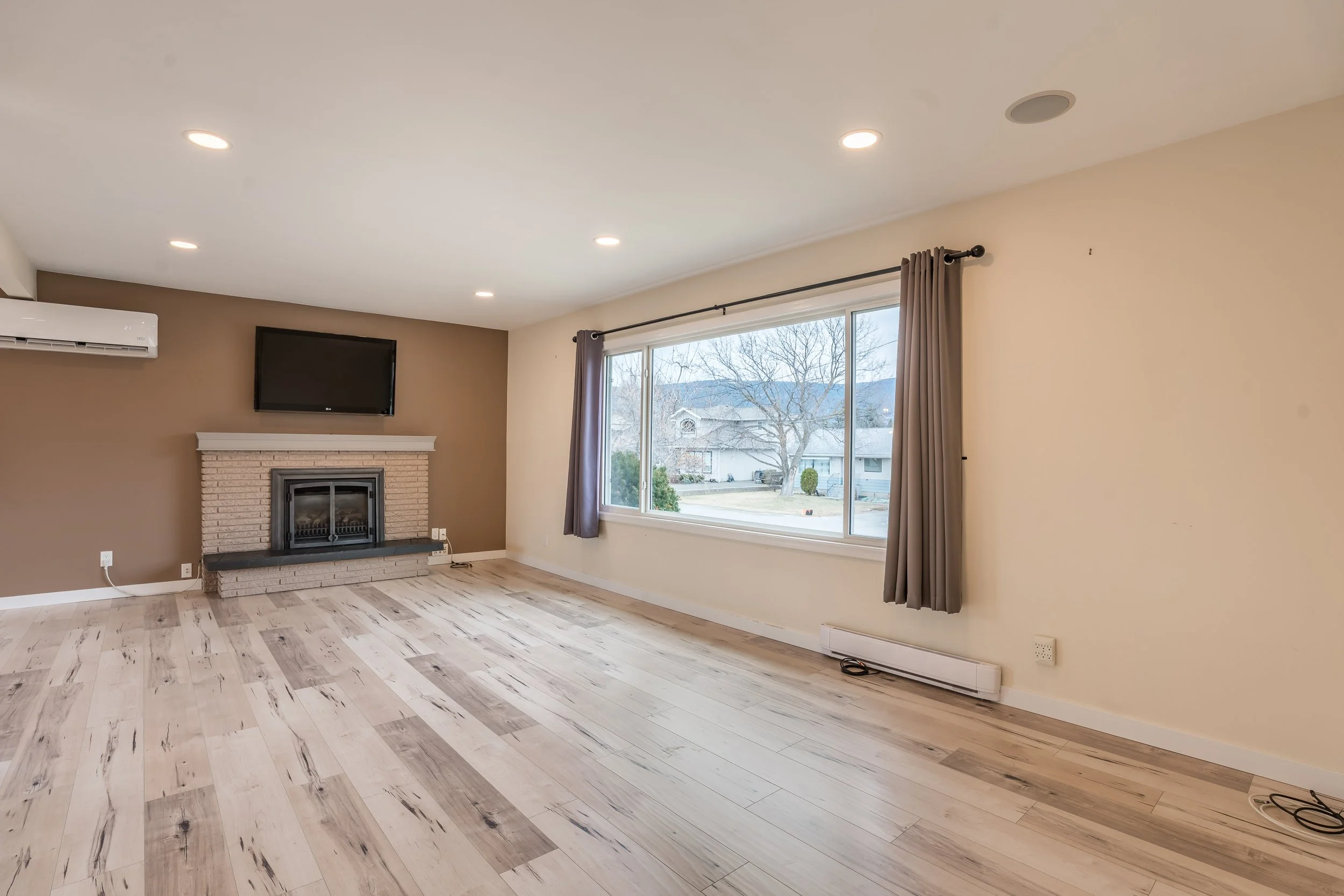 Living Room 2.JPG