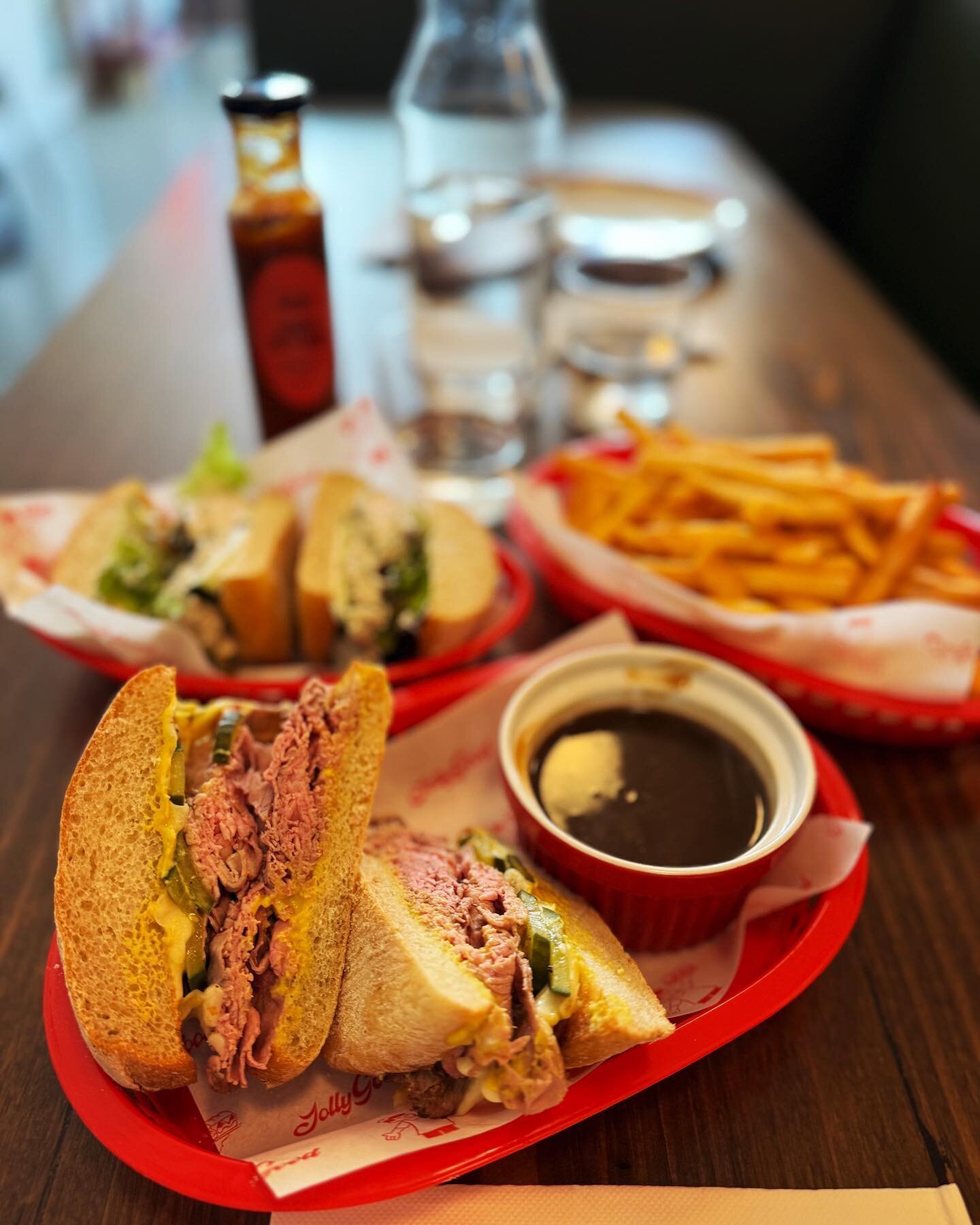 Thank you @jollygood_melbourne in Johnston Street Collingwood for the delicious lunch featuring Dench Ciabatta rolls. Simply delicious. Featured here French Dip and Chicken Sandwich both on Dench Ciabatta rolls. #ciabatta #denchbakers #jollygoodmelbo