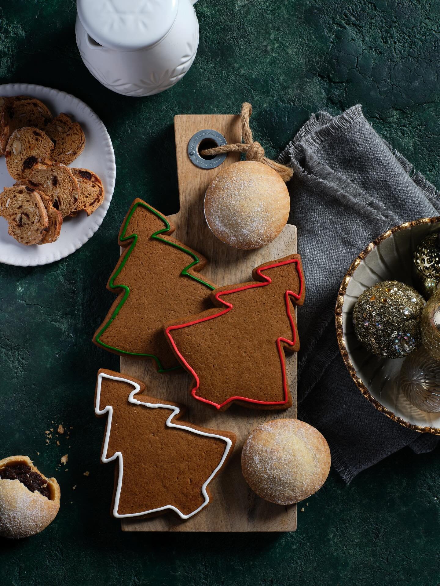 Time to deck your shelves with Dench Bakers! Christmas is sneaking up fast and we don&rsquo;t want you to be caught by surprise - place your orders now for Christmas cakes, mince tarts plus a whole range of delicious Christmas biscuits 🌲