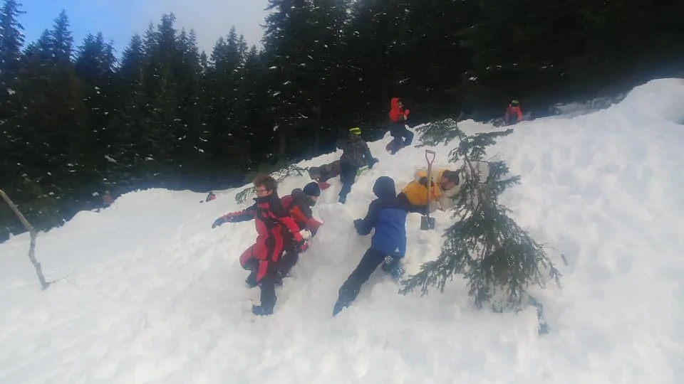 Snow cave 5.jpg