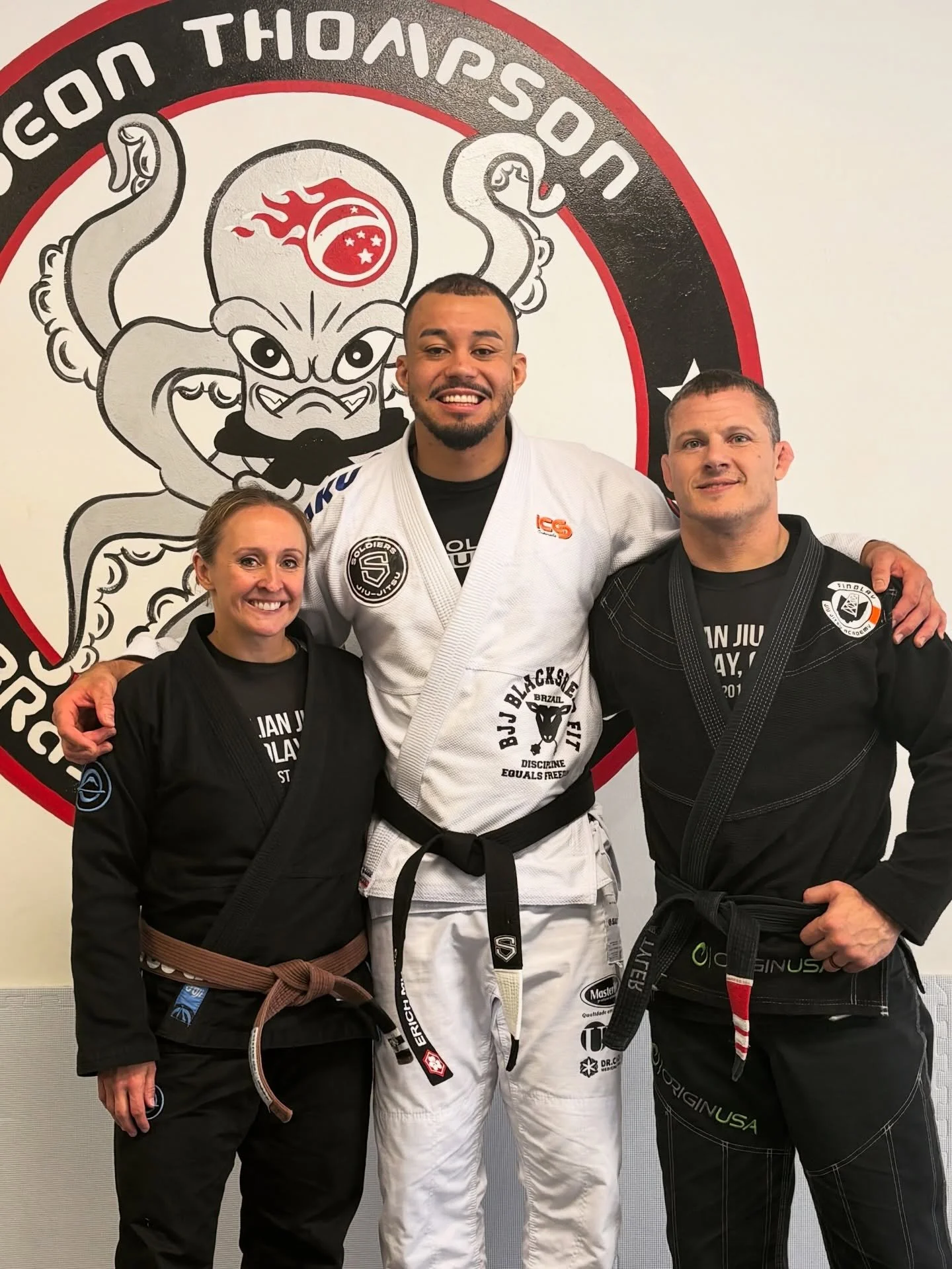 Erich Munis seminar at Brasa Toledo this past weekend!  Check out our recap blog on the website!

Thank you so much @erichmunisbjj @thompsonjiujitsu 
OSS! 🥋🤙

#erichmunisbjj #brasatoledo #toledo #finday #jiujitsu