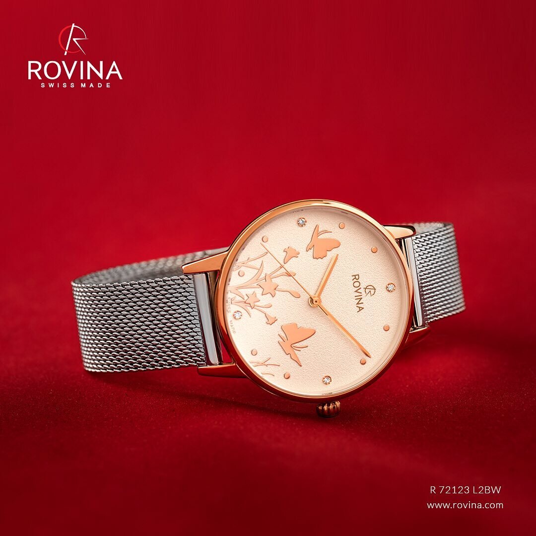 Season's Greetings! Our latest women's collection in mesh steel bracelet, rose-colored case with patterned dial is now available
.
.
.
.
.
 #Swissmade #Swissmadewatches #Rovina #Rovinawatches #seasonsgreetings