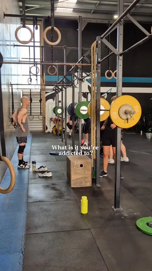Addicted to the grind, the chaos, the fight to be better than yesterday 💪🏋‍♀️
#crossfit #strongertogether