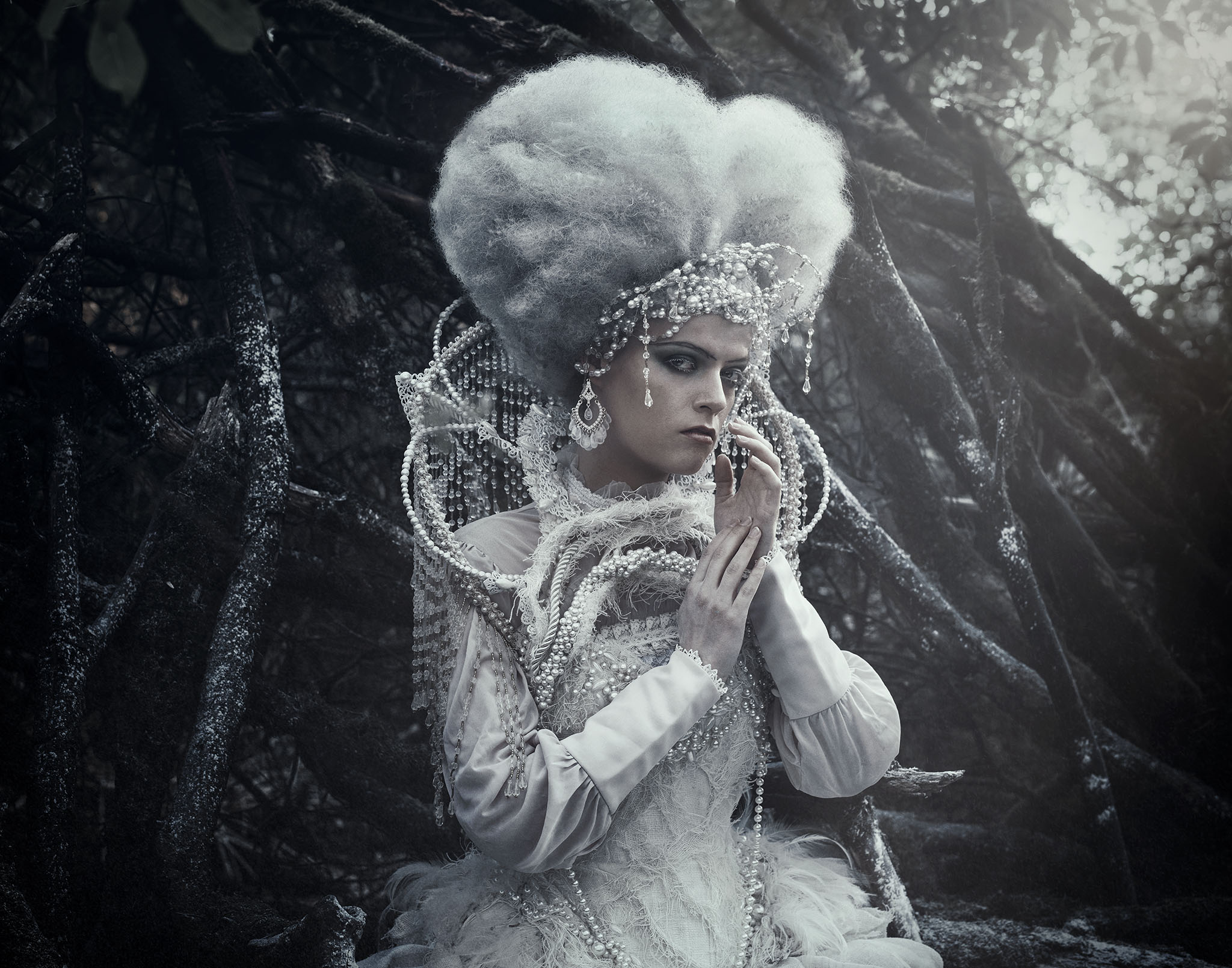 0687-fineart-conceptualphotography-costumedesign-mikaelaholmberg-mirjamlehtonen-morkcollective.jpg