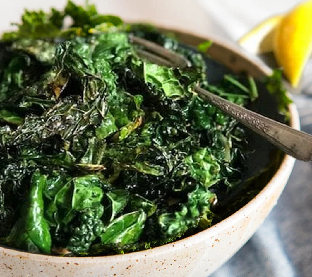 Crunchy Kale and Garlic Chips  