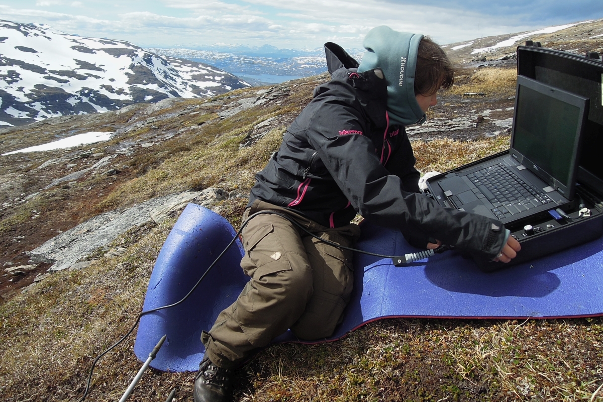 Gesche Blume-Werry Root Camera Fieldwork Ive van Krunkelsven.jpg