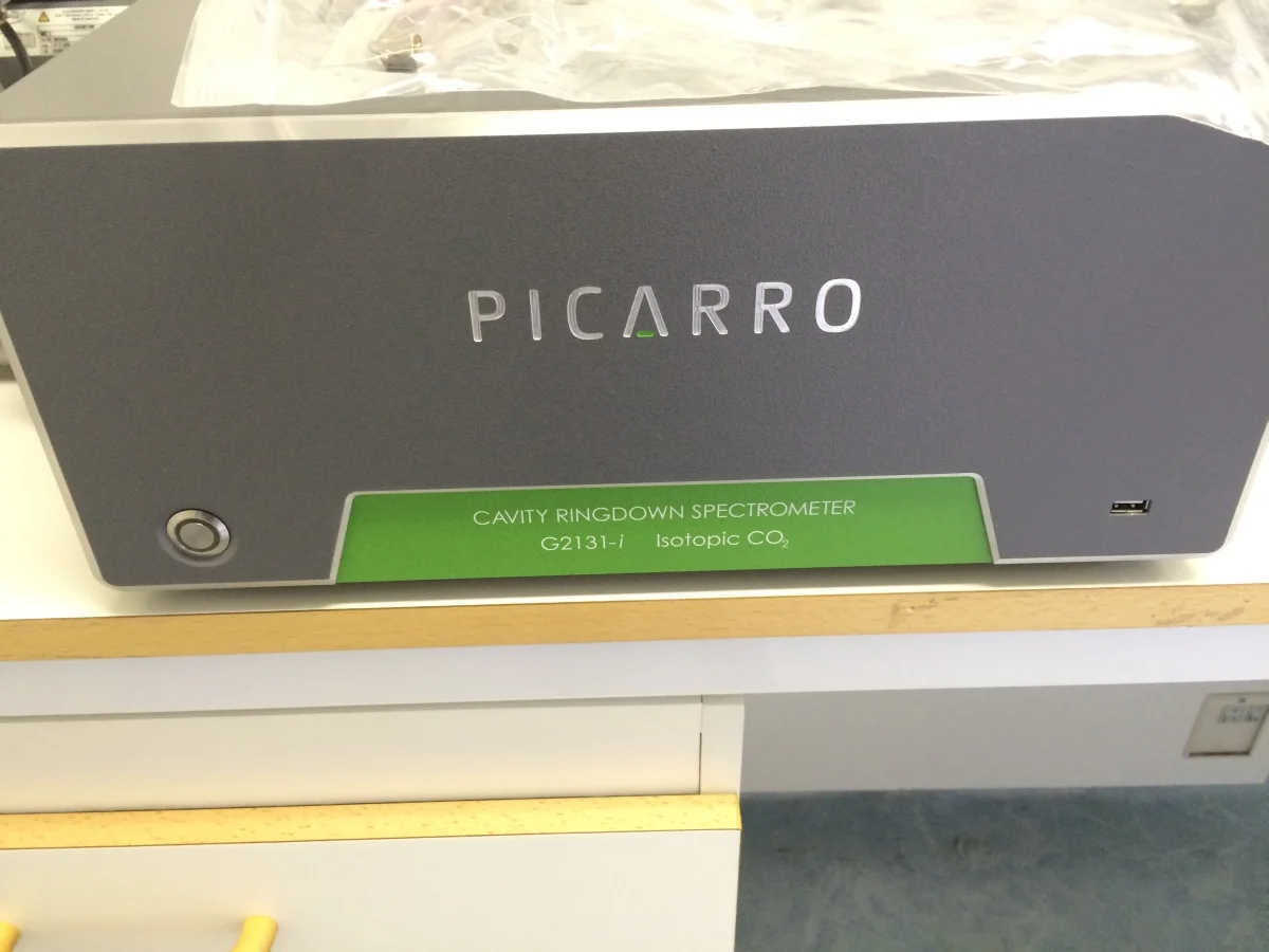 Picarro CRDS Analyzer (G2131-i) and Picarro Small Sample Isotope Module
