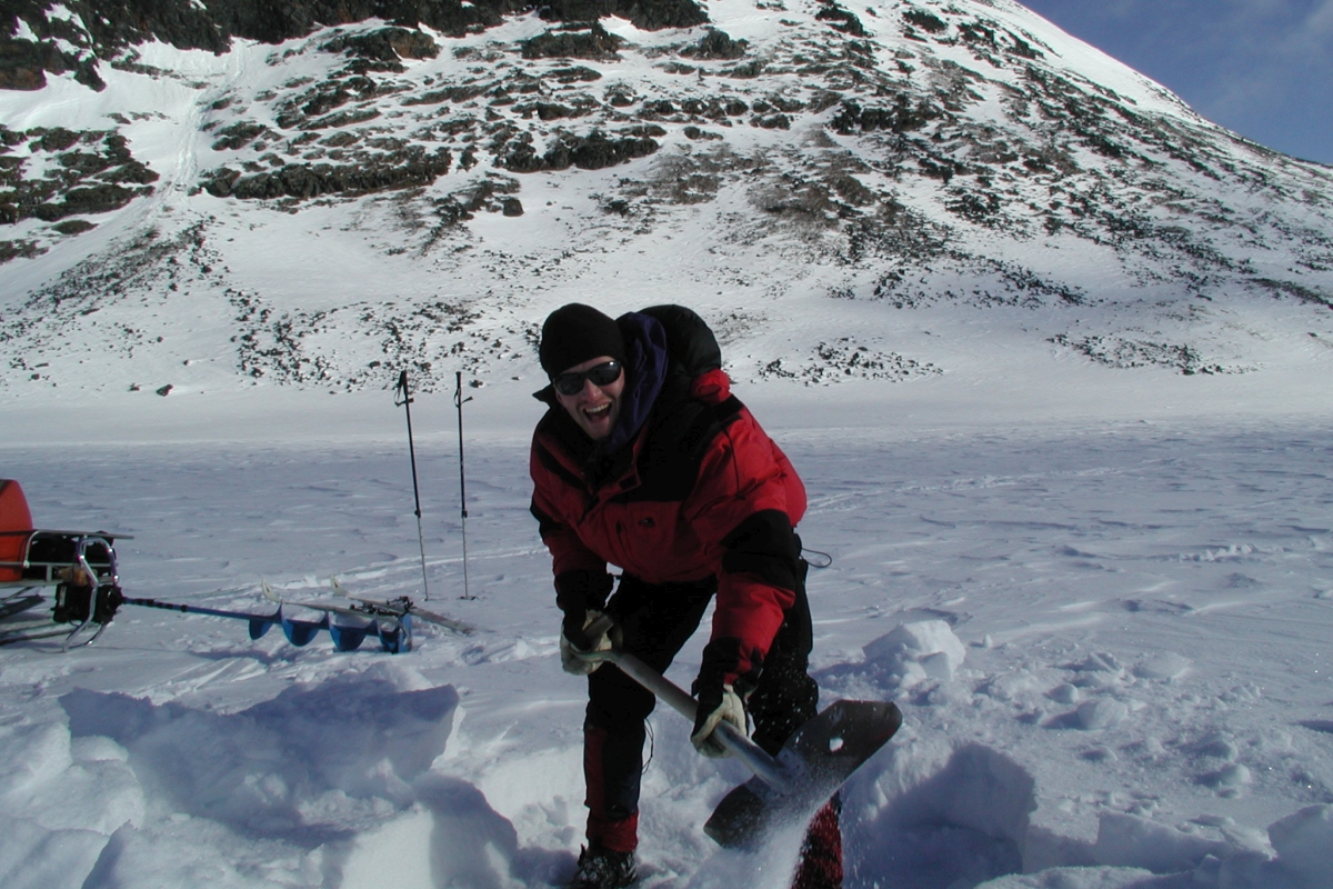 Jan Karlsson digging snow 1200x800.jpg