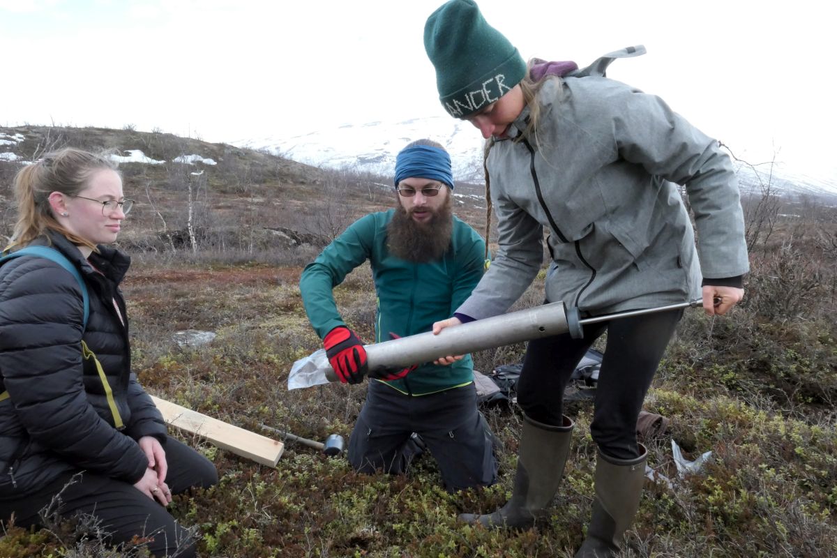 3_SoilSampling ResearchStation 14May2019 by Joelle 1200x800px 72dpi.jpg