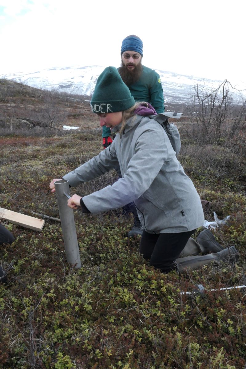 2_SoilSampling ResearchStation 14May2019 by Joelle 800x1200px 72dpi.jpg