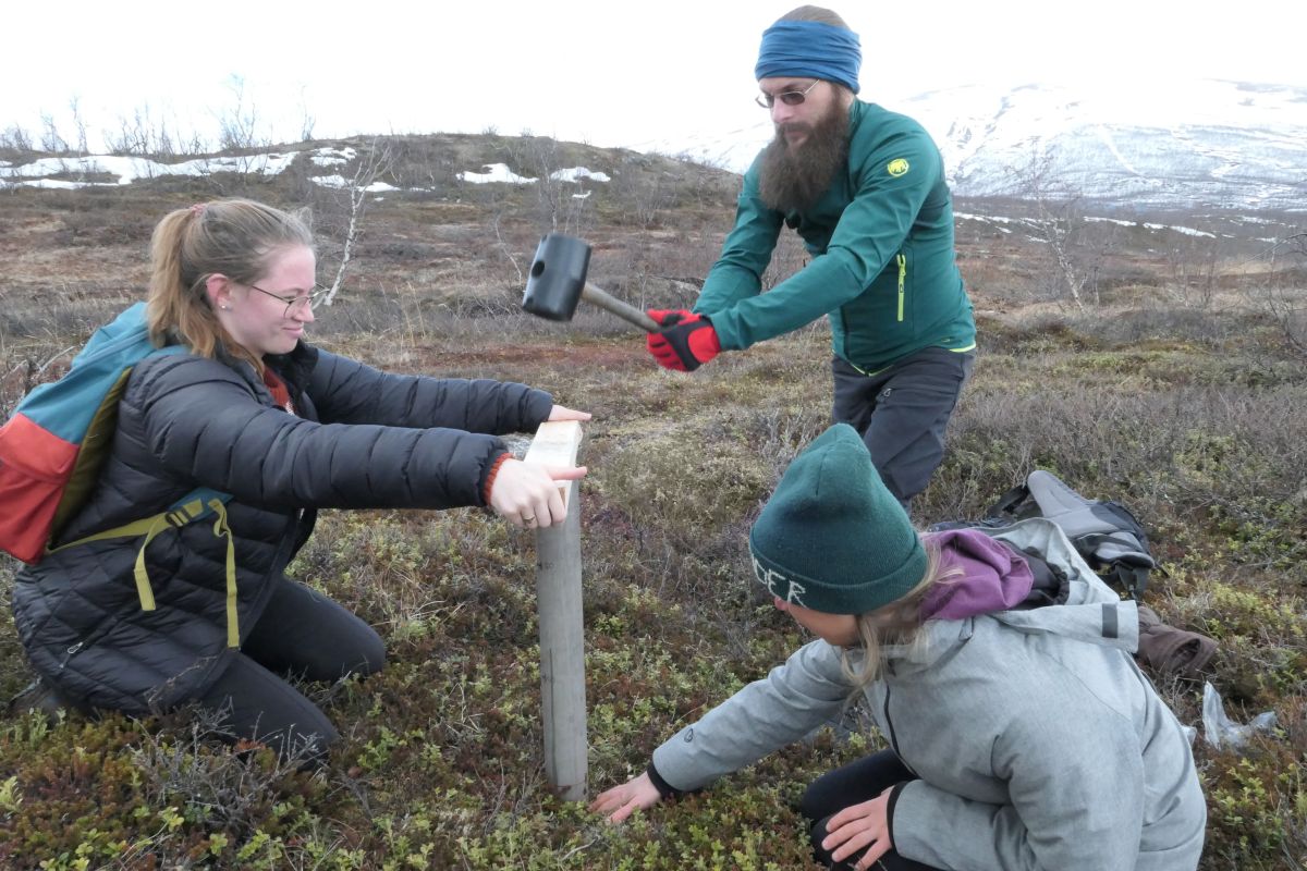 SoilSampling ReseaechStation 14May2019 by Joelle 1200x800px 72dpi.jpg