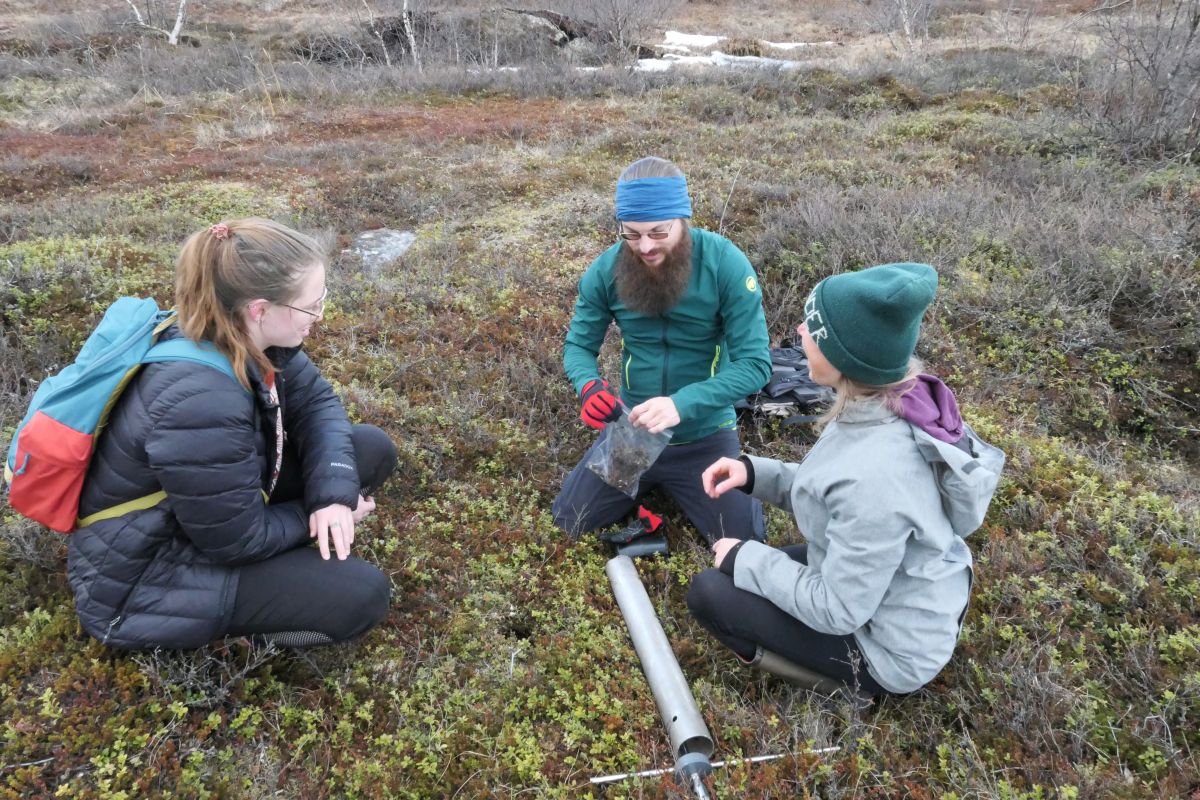 5_SoilSampling ResearchStation 14May2019 by Joelle 1200x800px 72dpi.jpg