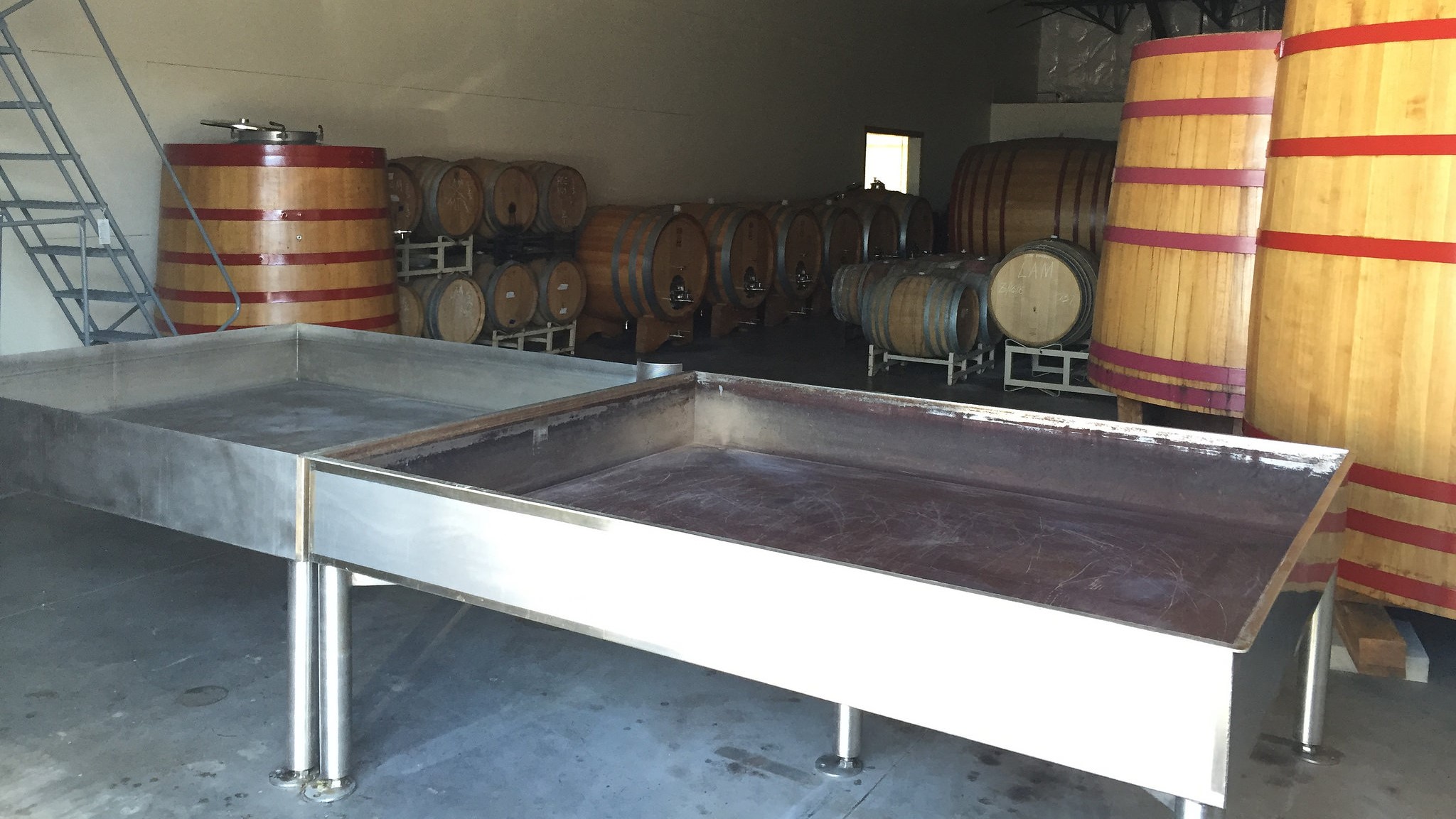De Garde's coolship and some of their foeders.