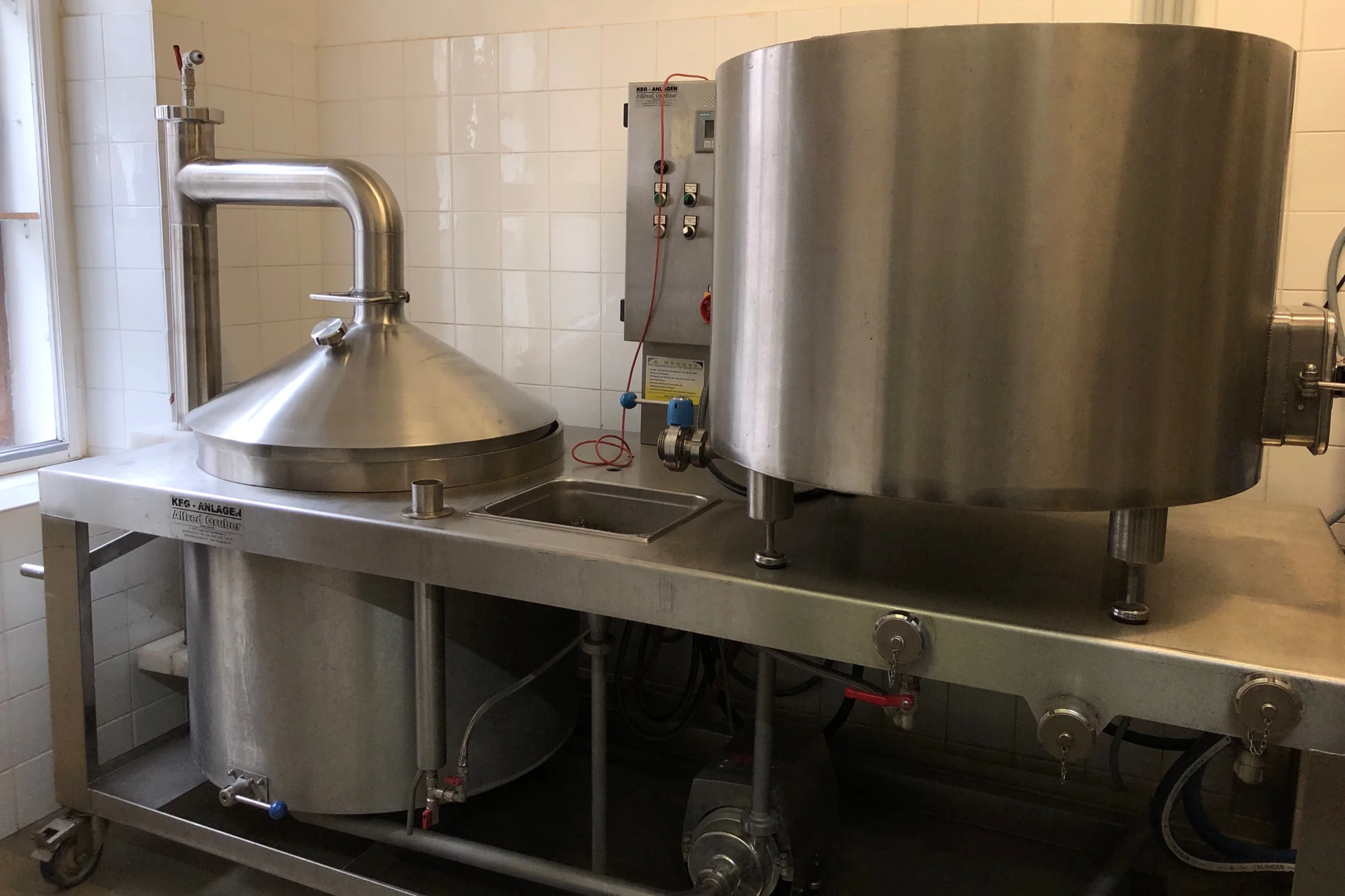 Xaver Brewing’s miniature 2-hectoliter system. They have equally charming mini-horizontal tanks.