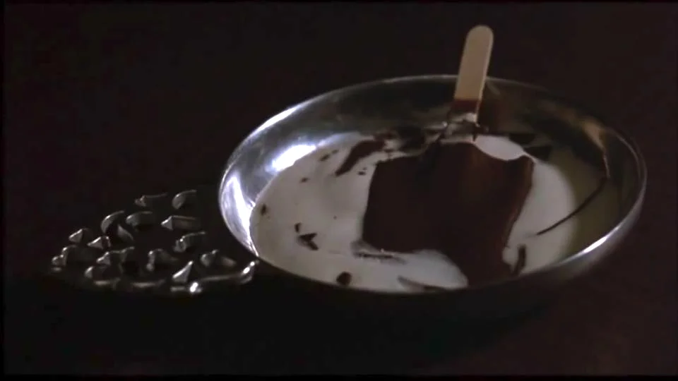 (Picture 1: A melted ice cream signifies the loss of youth and innocence, becoming a sign of a dirt and transitory life. Picture © Melvin Simon Productions & Sony Pictures Home Entertainment.)