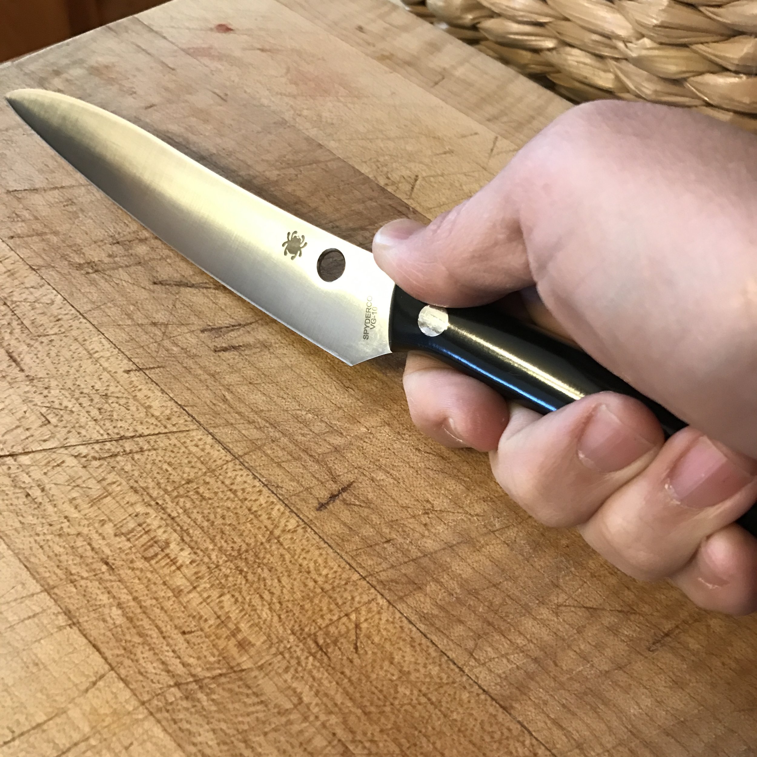 Spyderco Z cut. I have loved cooking long before I got into knives. As  someone that loves spyderco and cooking, these kitchen blades are perfect  slicers 🤘🏻 : r/spyderco
