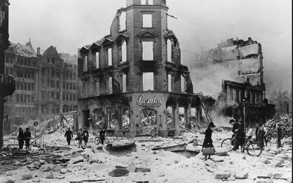ww2_bombing.jpg