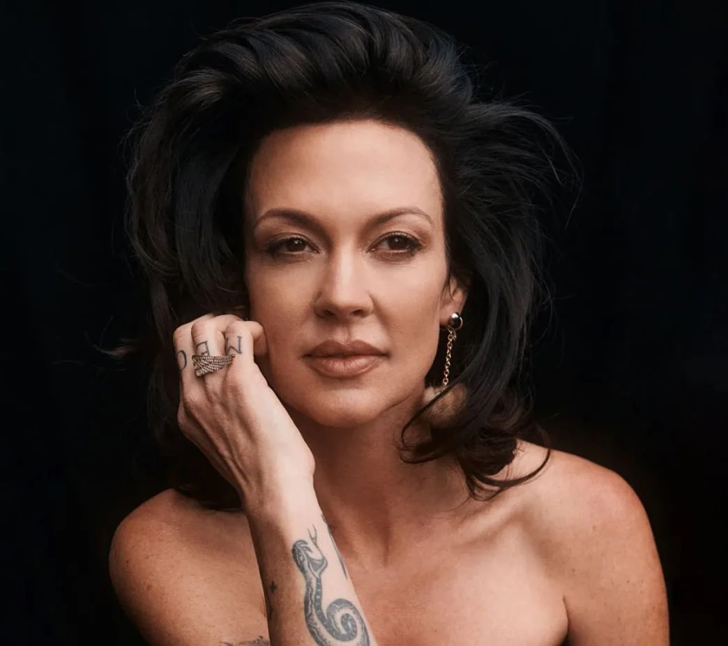 AMANDA SHIRES