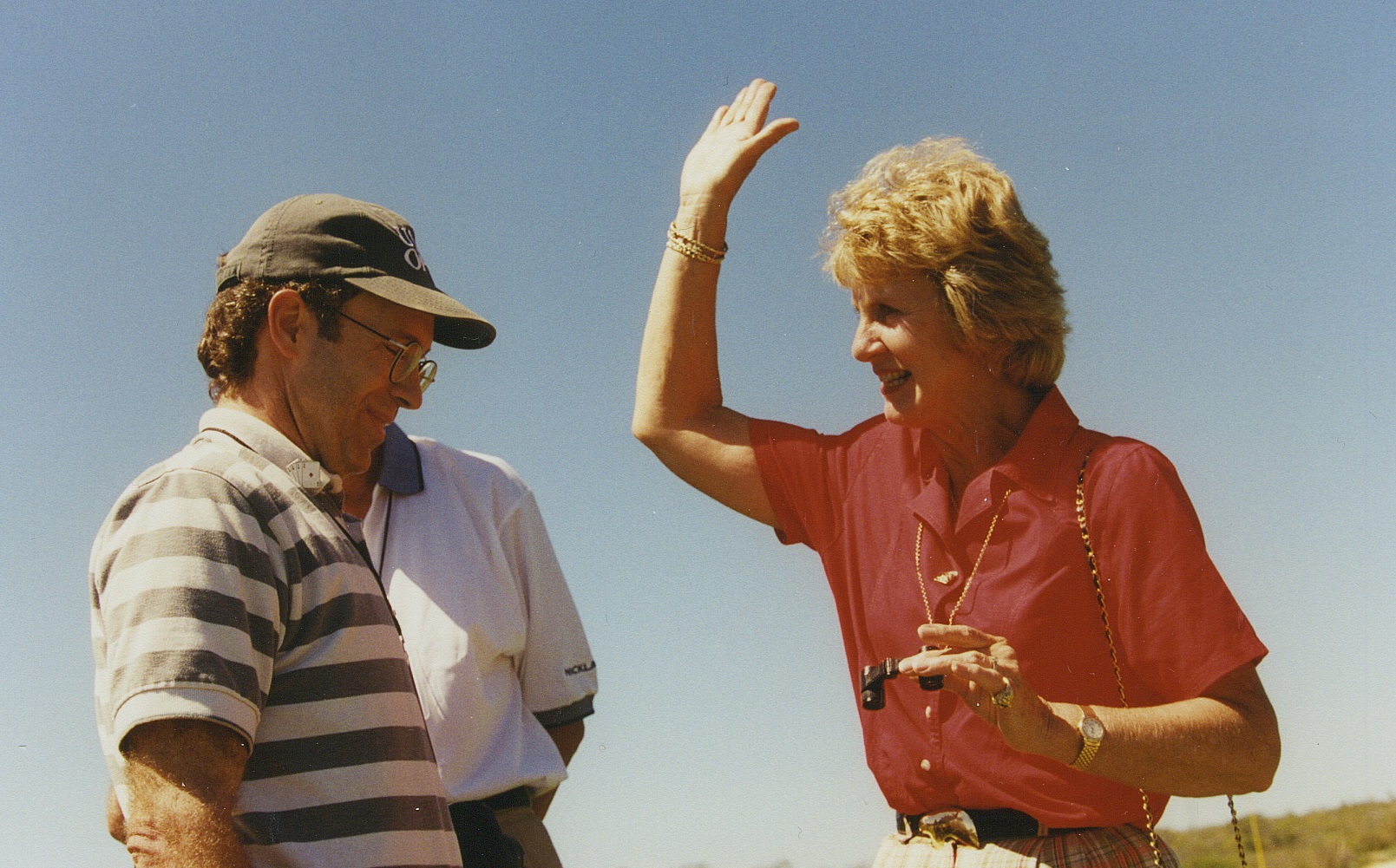 Hondo celebrity PGA Barbara Nicklaus high 5 @ Palmilla '97.jpg