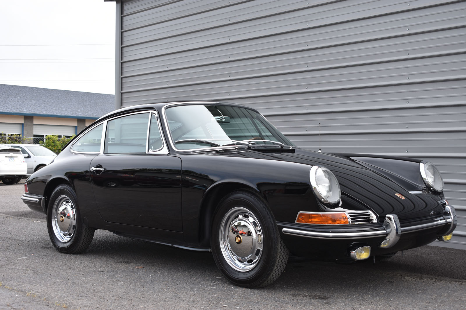 1966_black_911_03_web.jpg