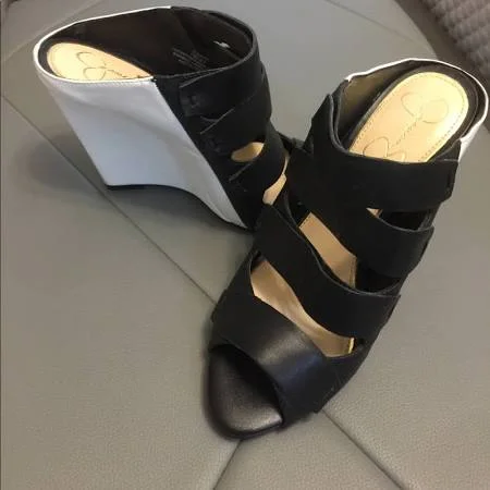 Jessica Simpson WEdge.jpeg