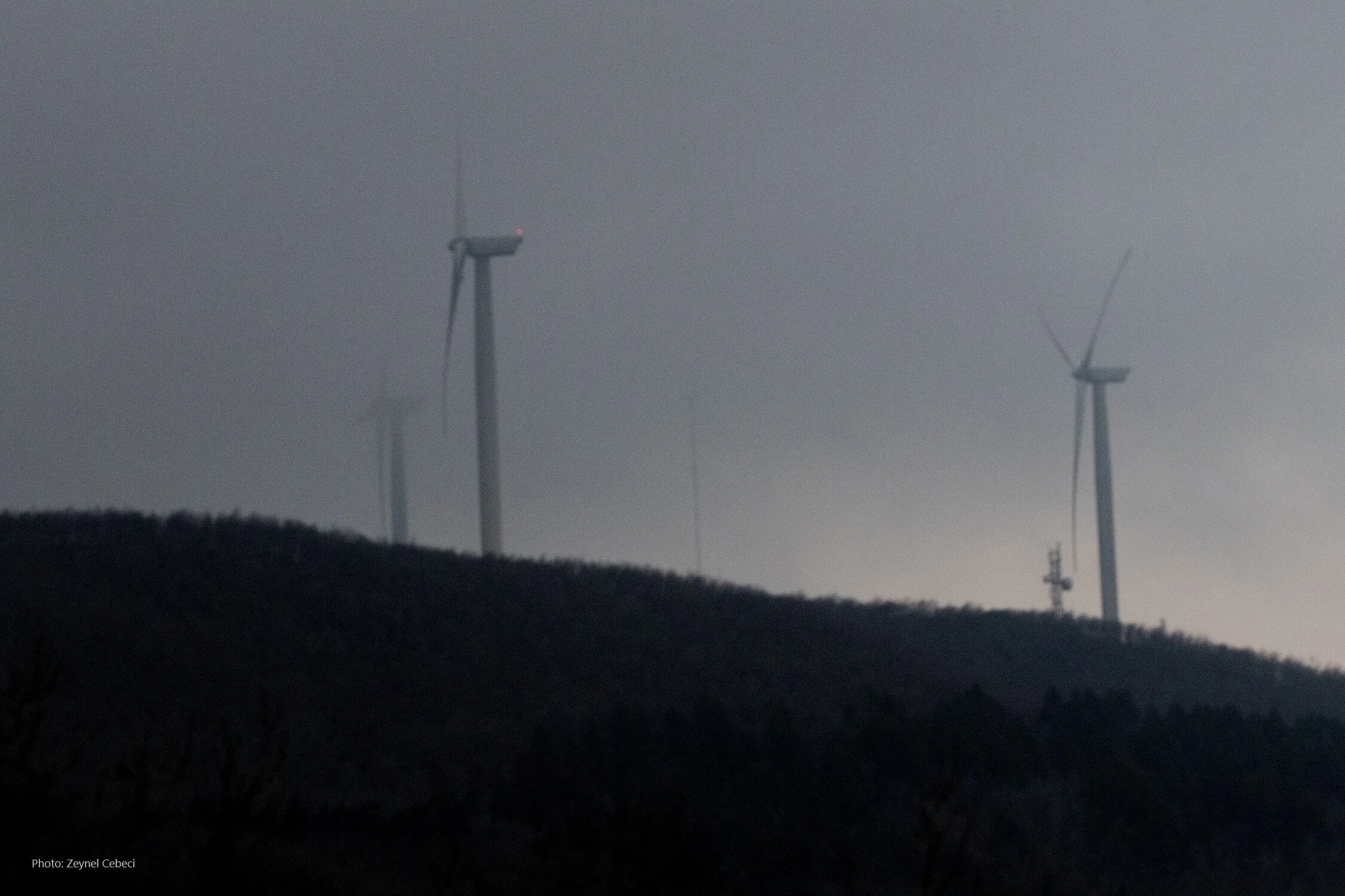 Wind_turbines_on_Nurdağı_01.jpg