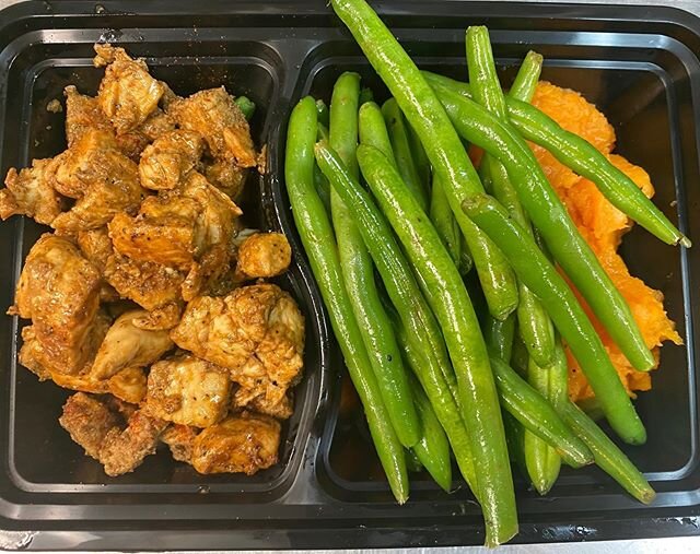 S O  F R E S H &amp;  S O  C L E A N &bull;
Chicken, sweet potatoes &amp; green beans. &bull;
&bull;
Order now!  Link in the bio!