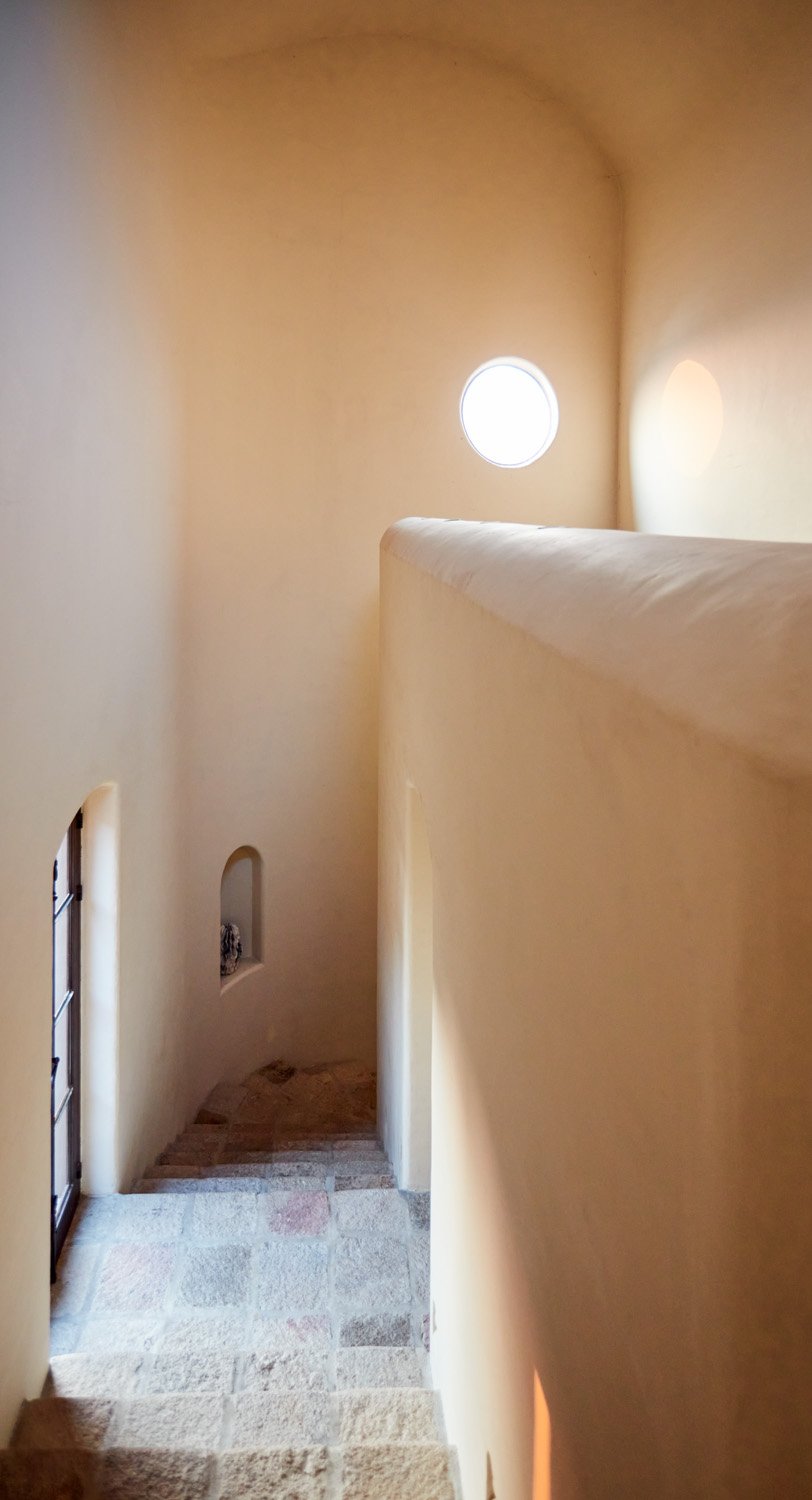Staircase Lt.jpg