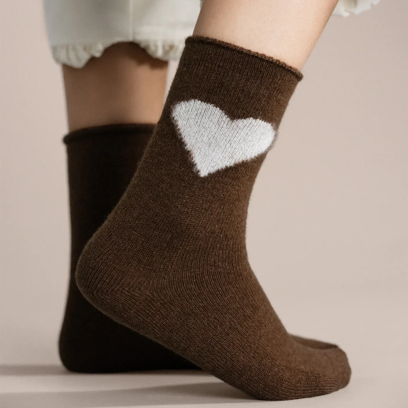 hfb_110494_love_cashmere_crew_brown-5439.webp