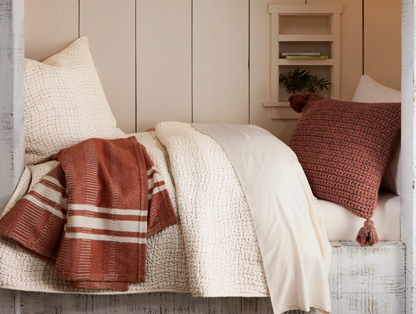 pebble_quilt_ivory_lifestyle_hero_f17_v1.jpg