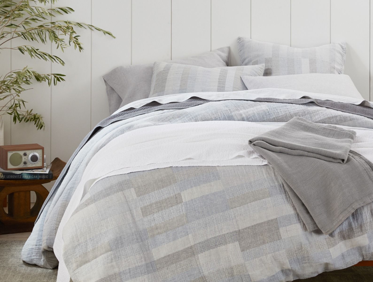 pdp_anza_organic_matelasse_duvet_vintageblues_hero_sp19_1_2.jpg