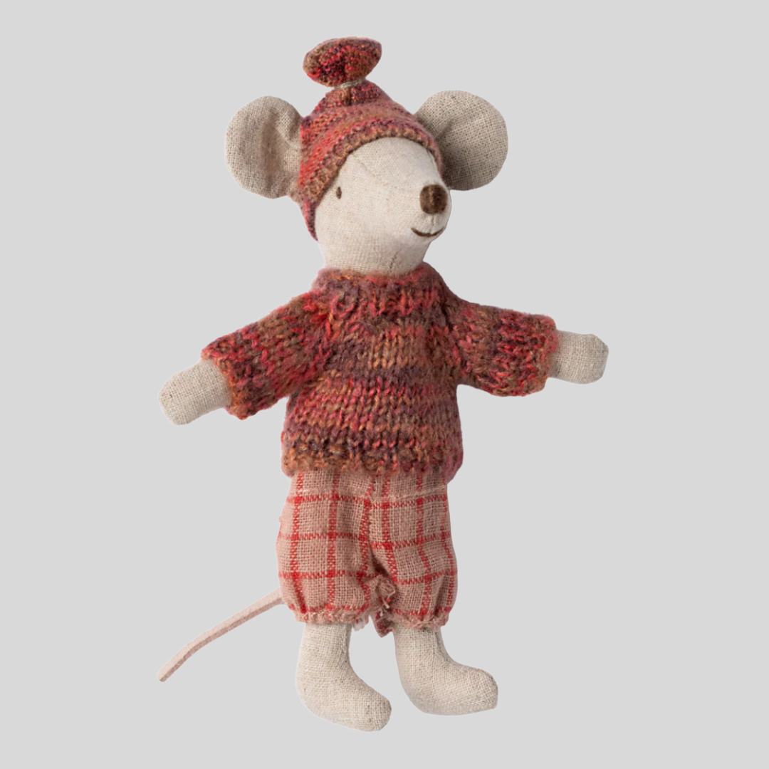 Maileg - Big Sister Winter Mouse with Ski Set2.png